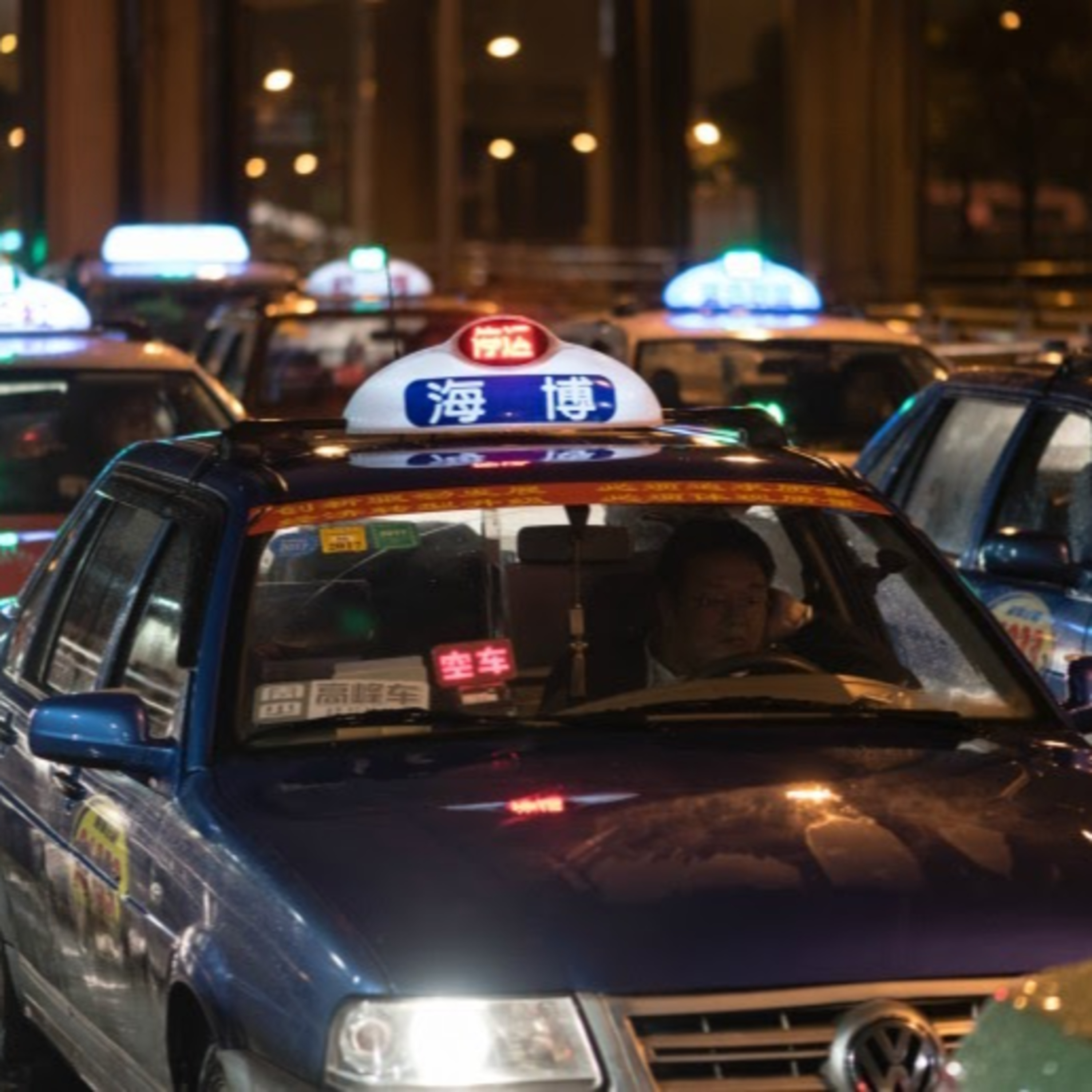 Bất đồng quanh quy định cấm tài xế taxi xăm hình episode artwork