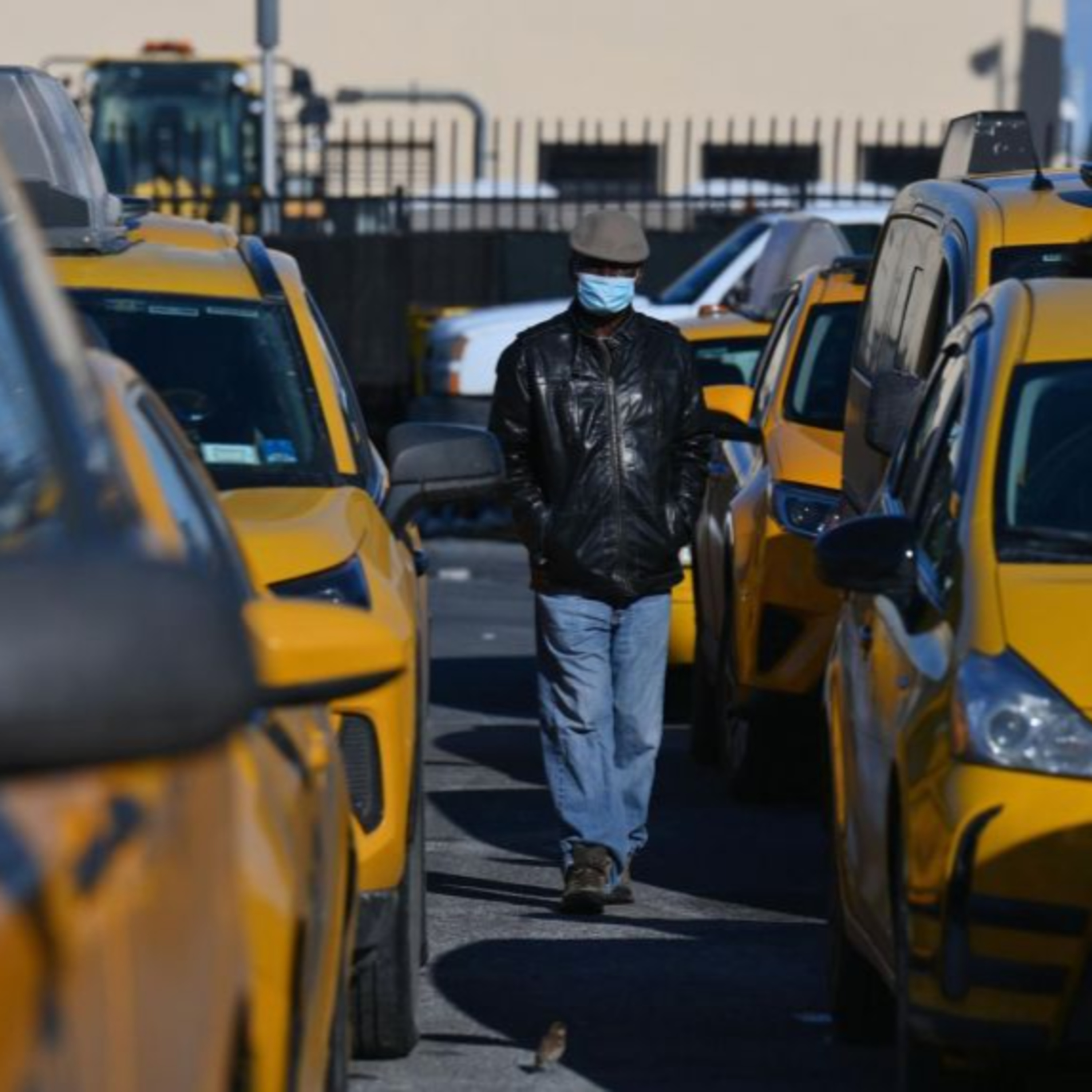 Tránh cách ly ở khách sạn, người Canada đi taxi qua biên giới Mỹ episode artwork