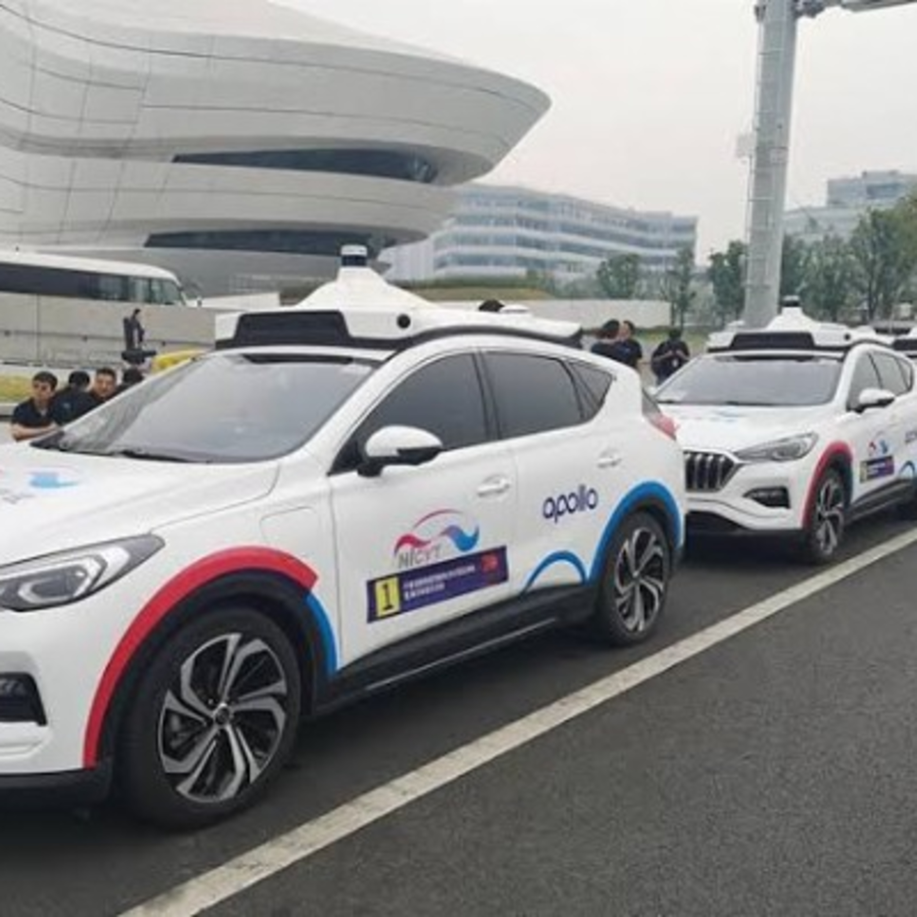 Thương mại hóa dịch vụ taxi không người lái và những lo ngại an toàn  episode artwork