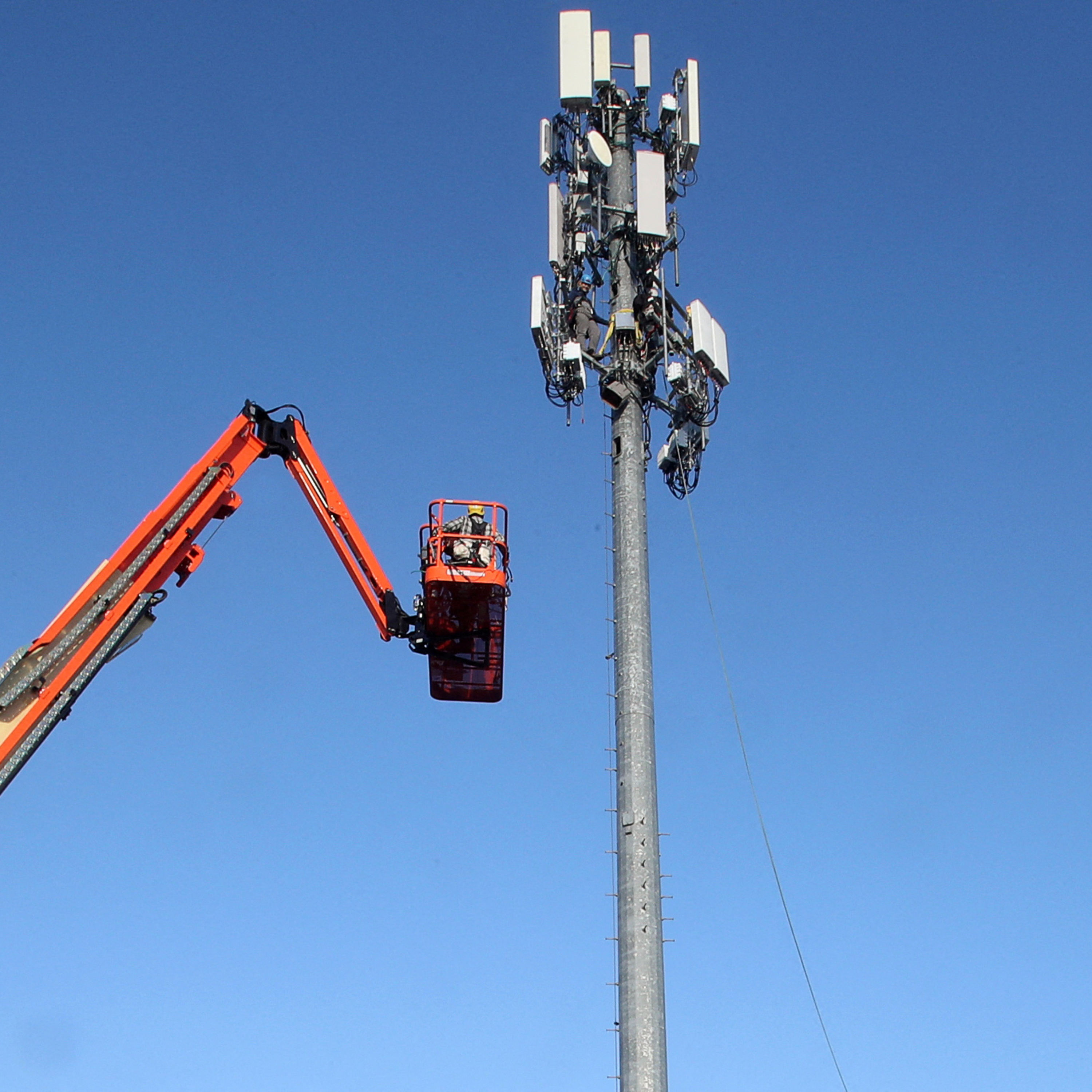 Mỹ lùi thời gian triển khai 5G tới 2023 để đảm bảo an toàn hàng không episode artwork