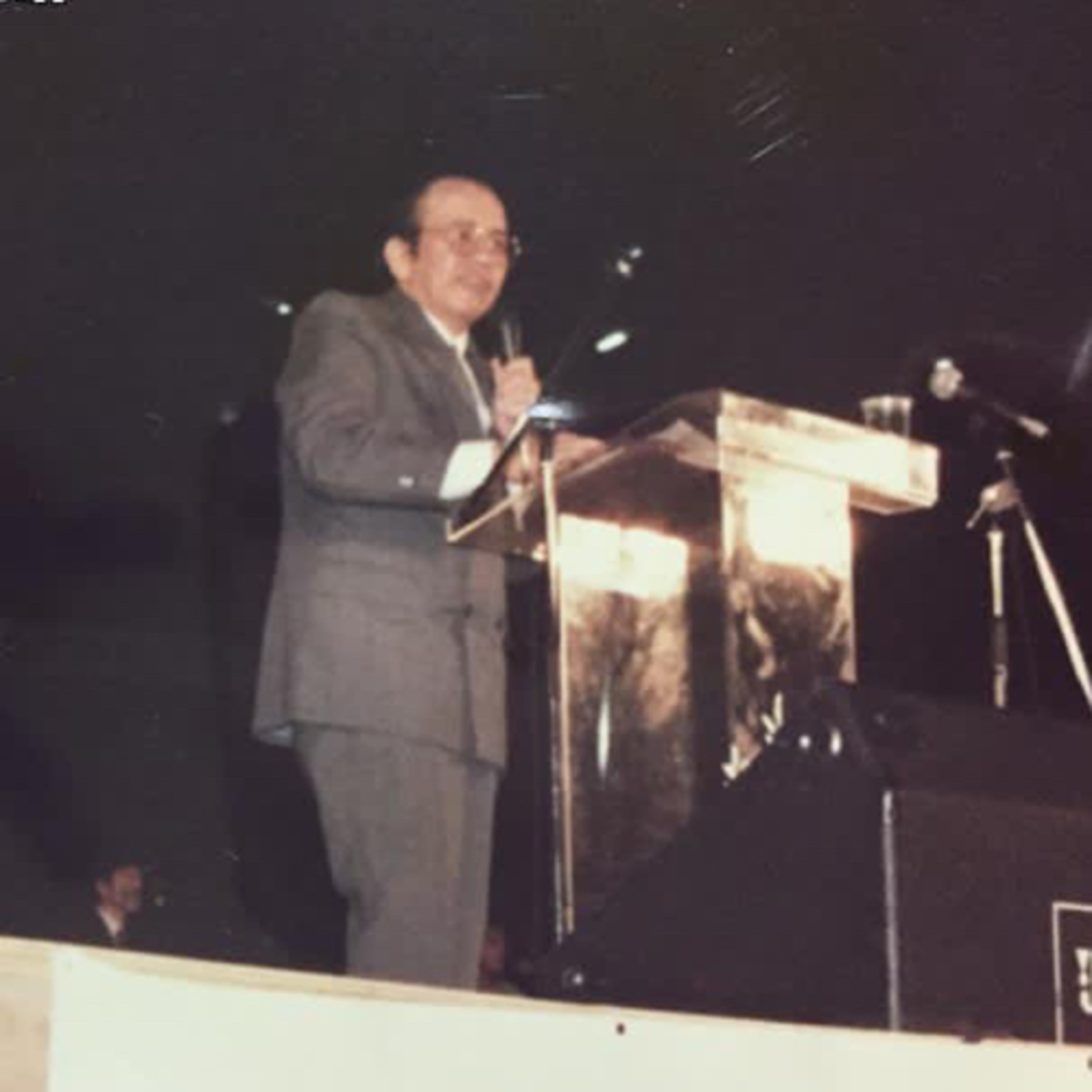 KKR Kasih Melanda Indonesia (KMI) 
By Pdt DR Benjamin Munthe
di Stadion Senayan Jakarta -1993 Part 1 episode artwork