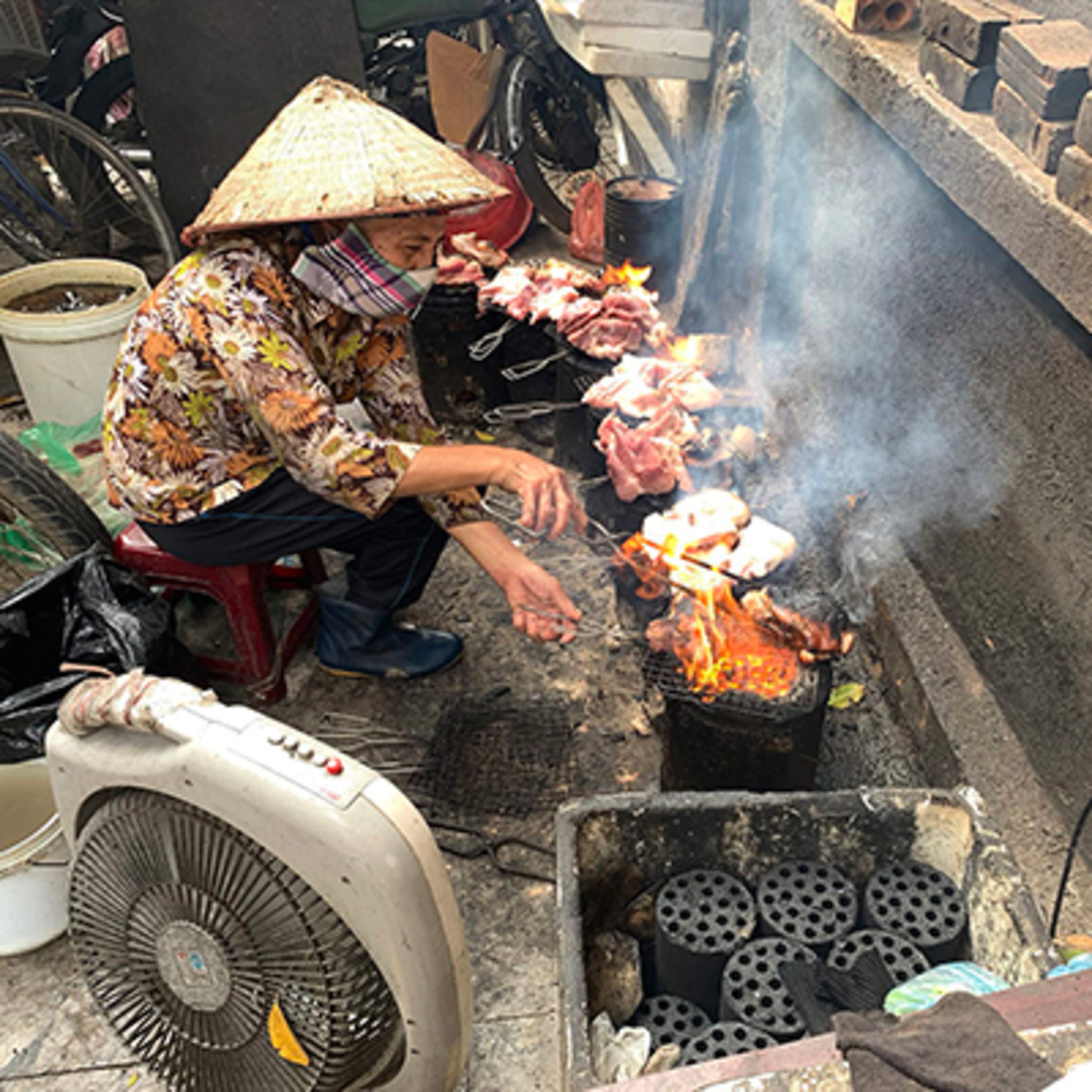 Thị Thành Ký: Đốt bếp than tổ ong trong đô thị, tiện nhưng hại episode artwork