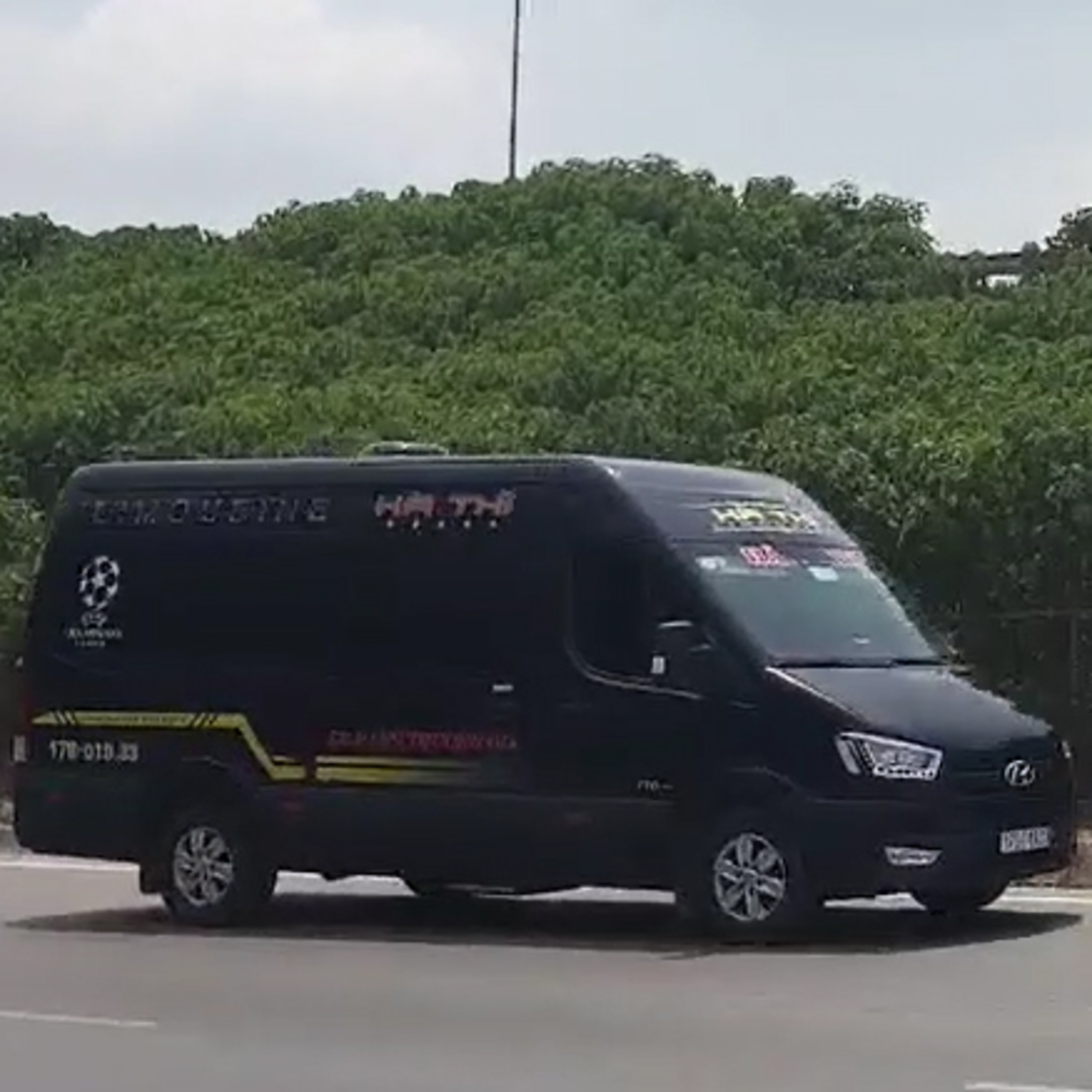Thị Thành Ký: Limousin trá hình (Bài 1) - Đầy rẫy vi phạm, từ đón khách, tốc độ cho tới mọi quy tắc an toàn episode artwork