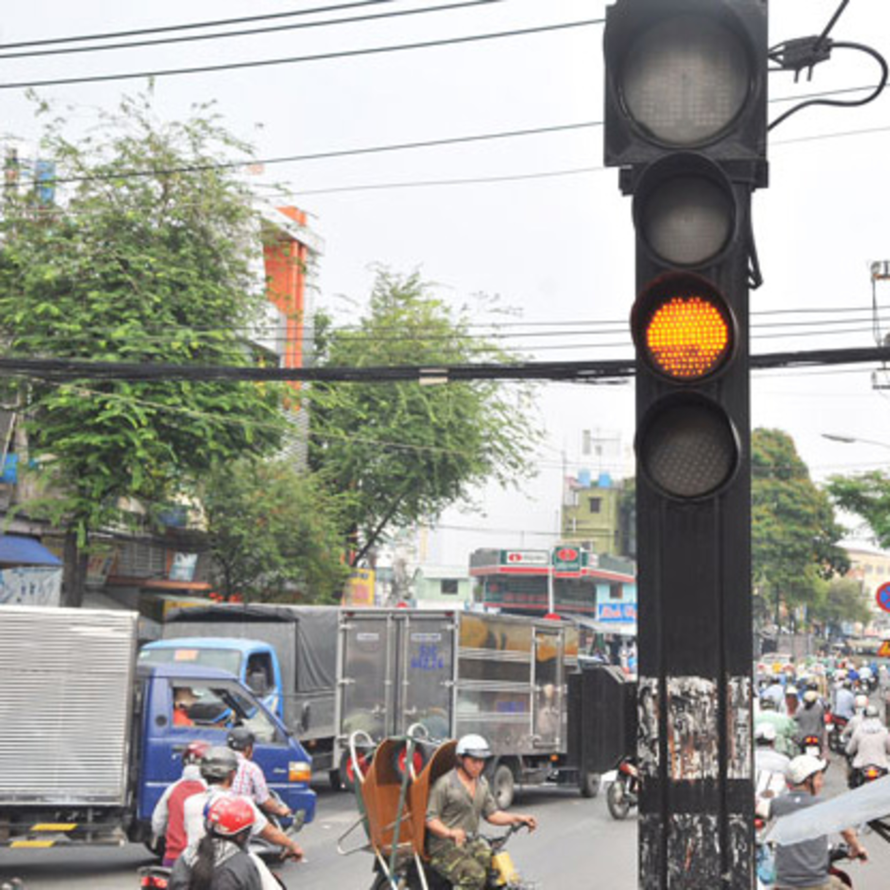 Thị thành ký: Không đèn không sao, có đèn tín hiệu càng tắc, vì sao?