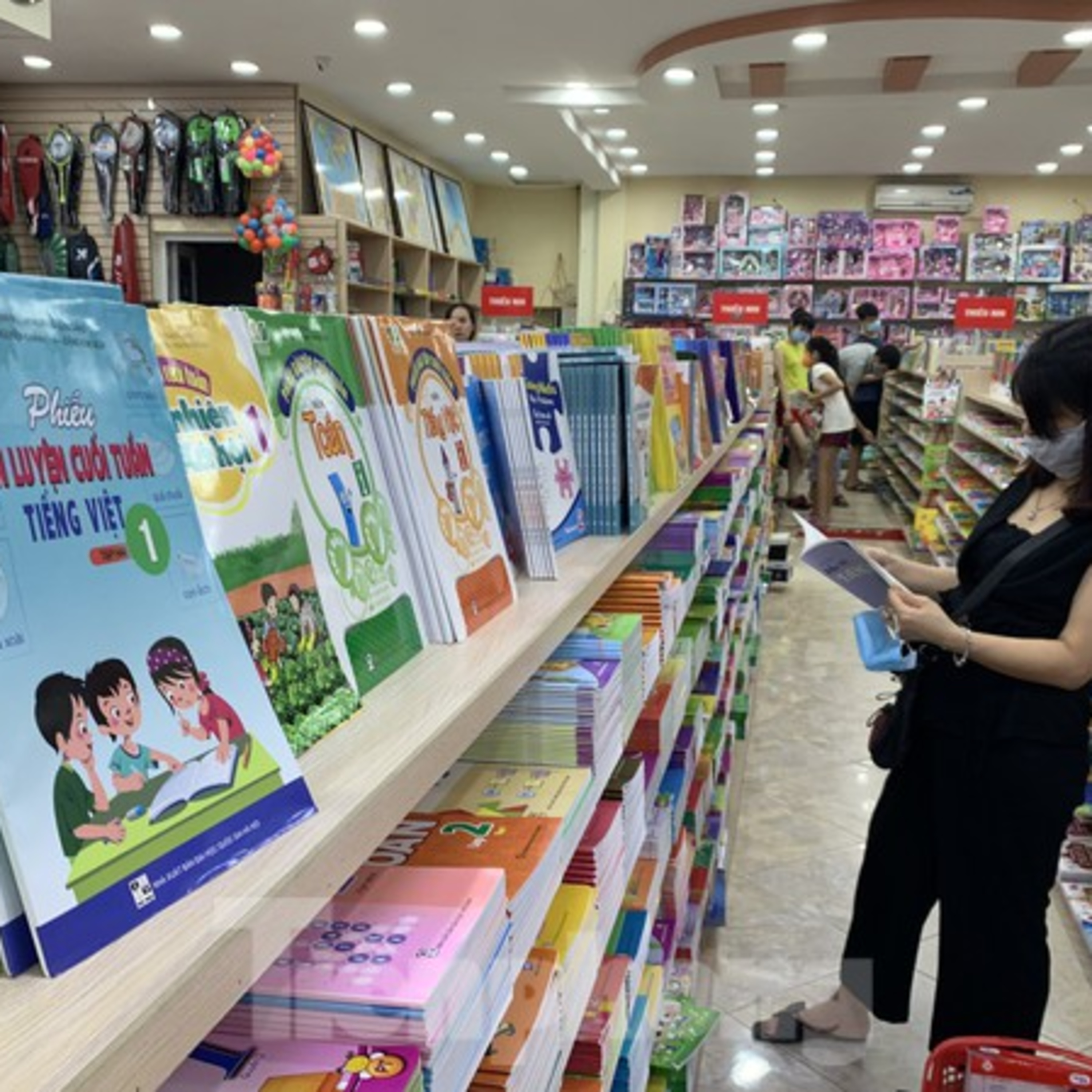 Thị thành ký: Khan hiếm sách giáo khoa đầu năm học