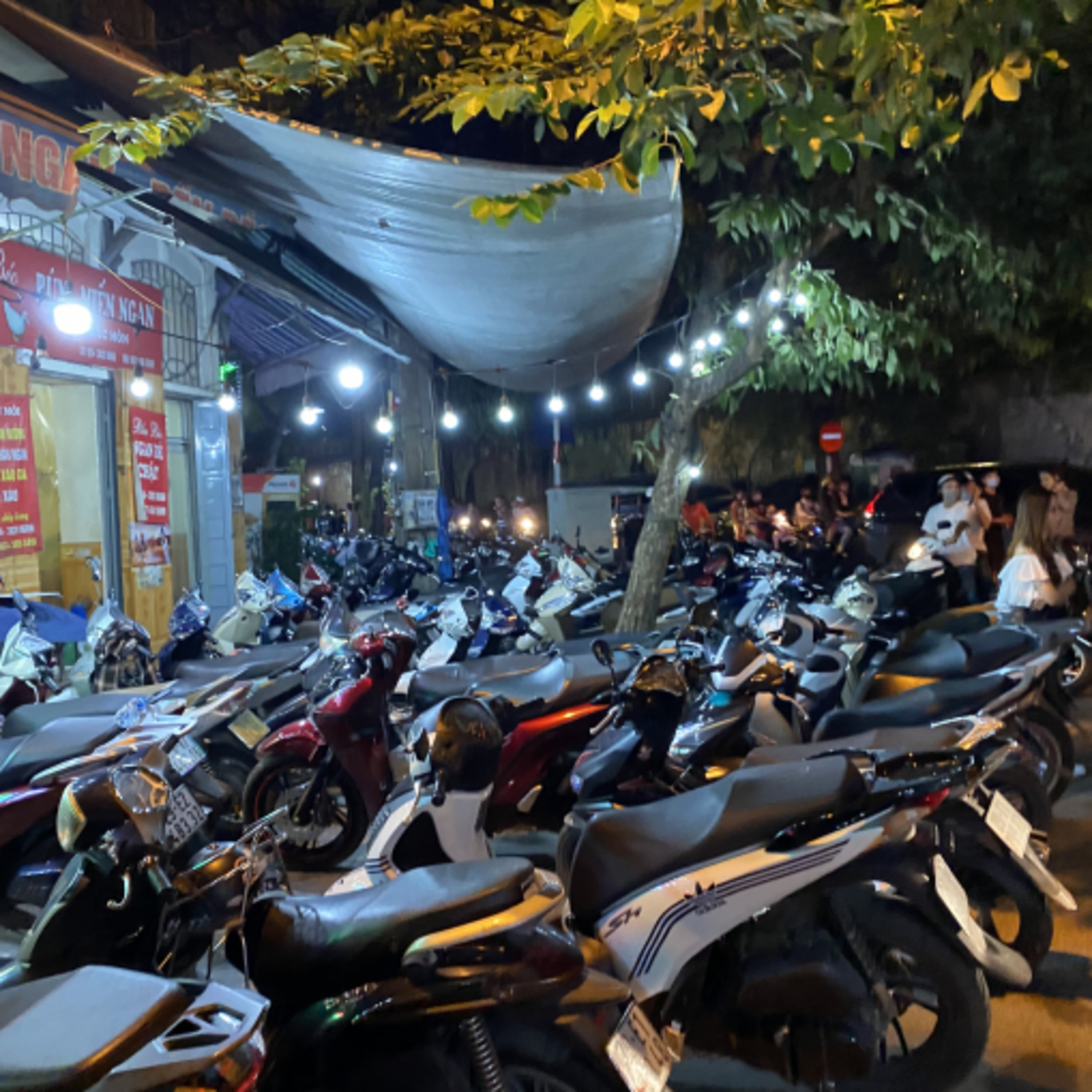 Thị thành ký: Chơi Trung thu, bị “chặt chém” gửi xe: Cơ quan chức năng nói gì?