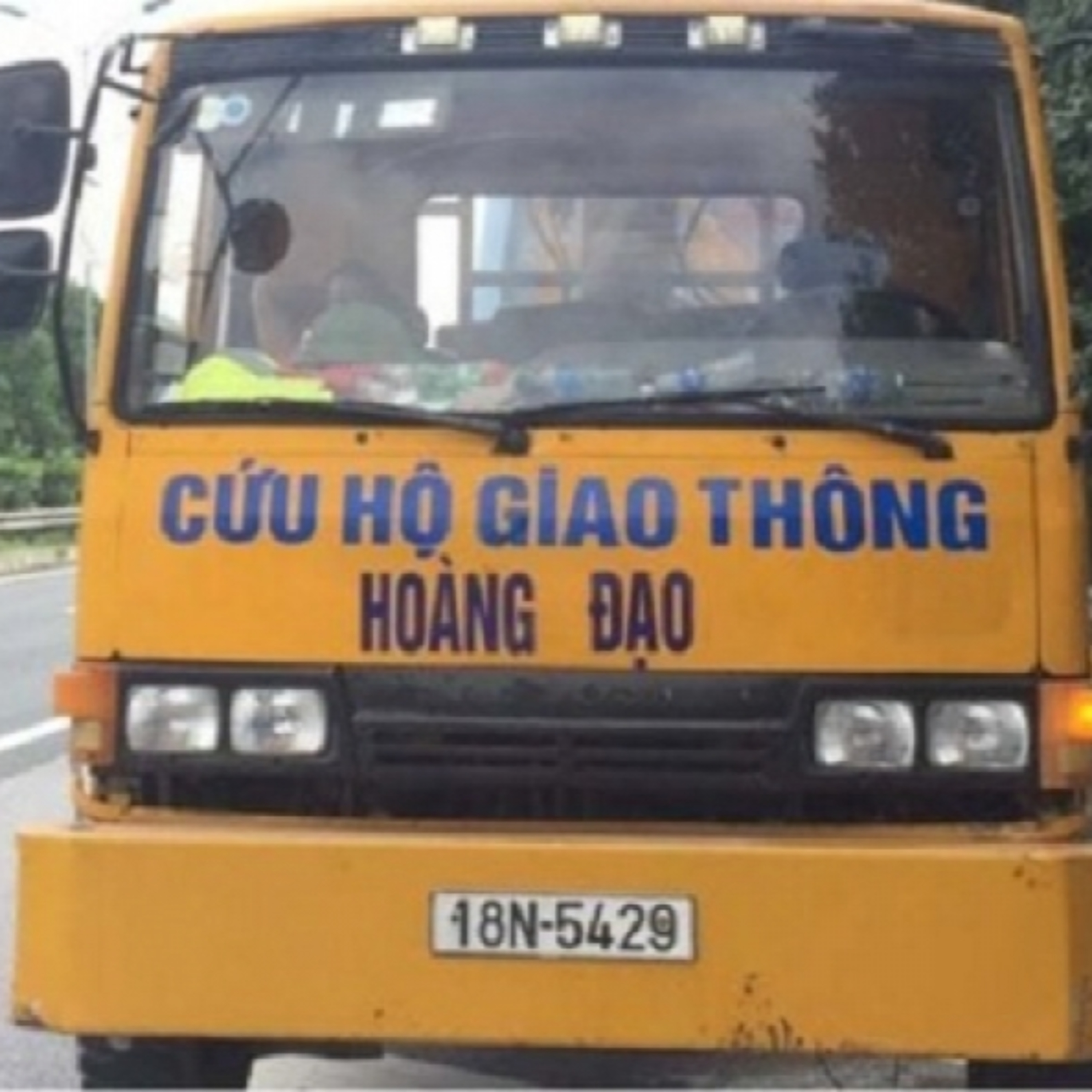 Đối thoại: Xe cứu hộ đi ngược chiều cao tốc, vì sao bị xử phạt? 