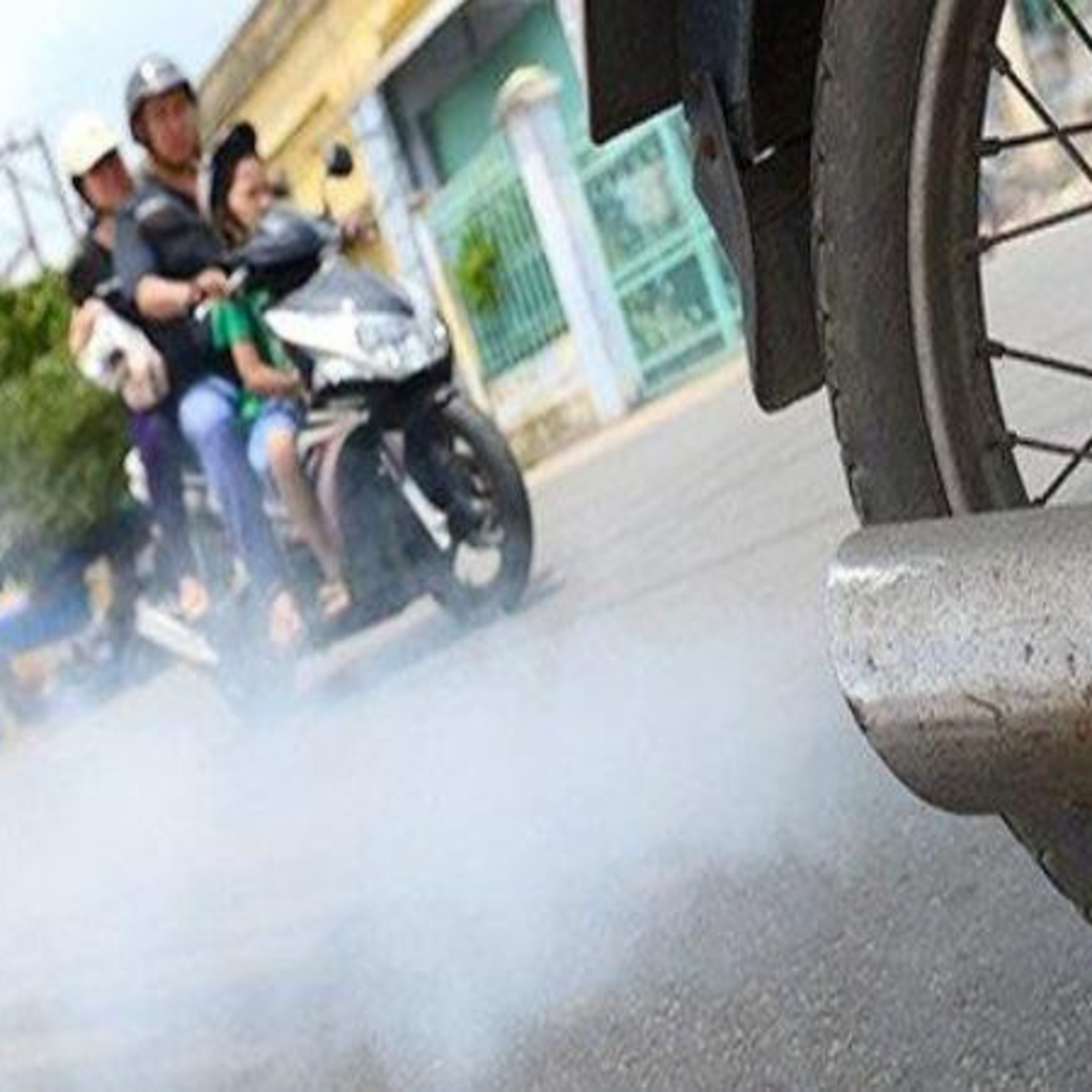 Thị thành ký: TP.HCM thí điểm kiểm soát khí thải xe mô tô, xe gắn máy - Đừng trao thêm gánh nặng cho người thu nhập thấp 