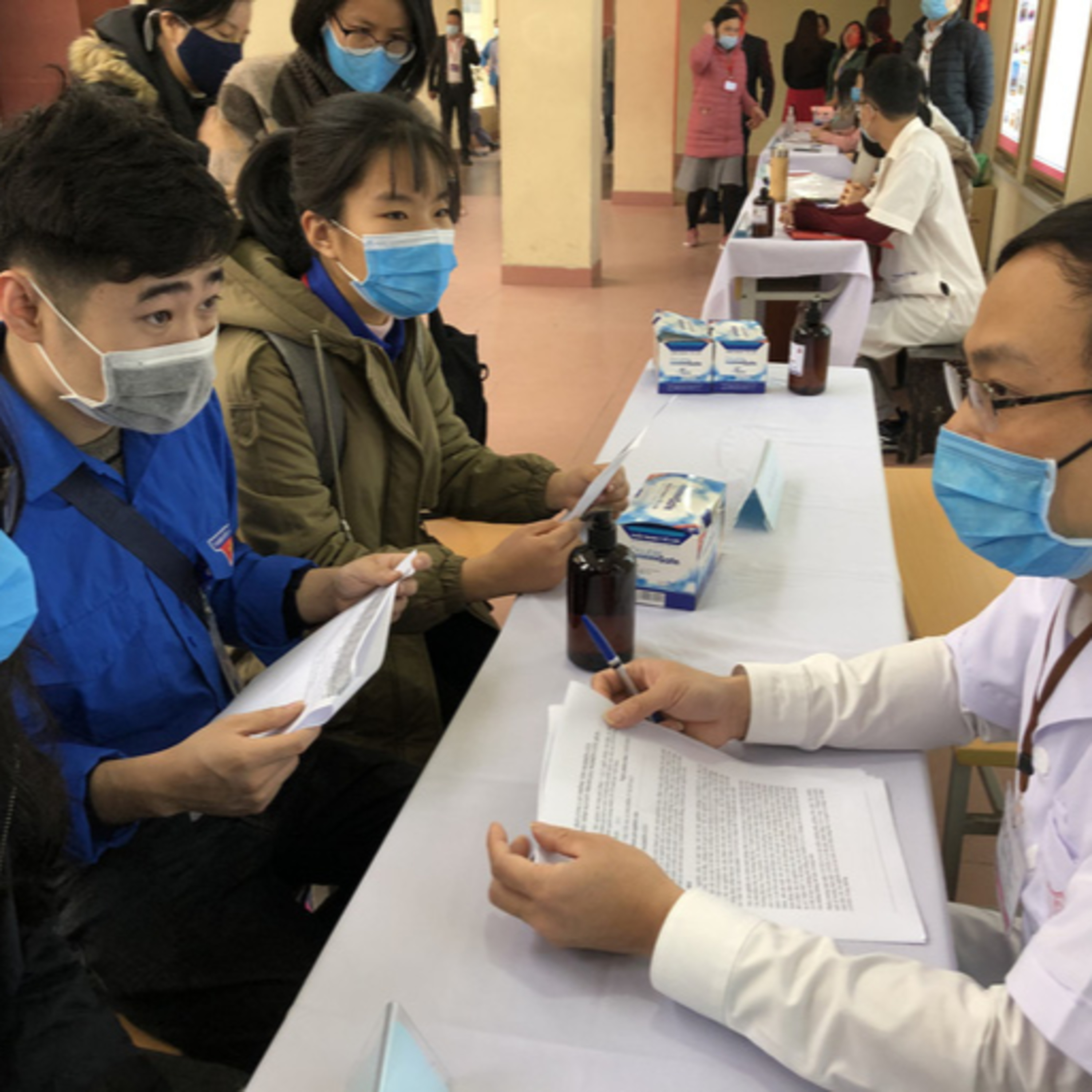 Nhiều sinh viên tình nguyện tiêm thử vaccine Covid-19 episode artwork