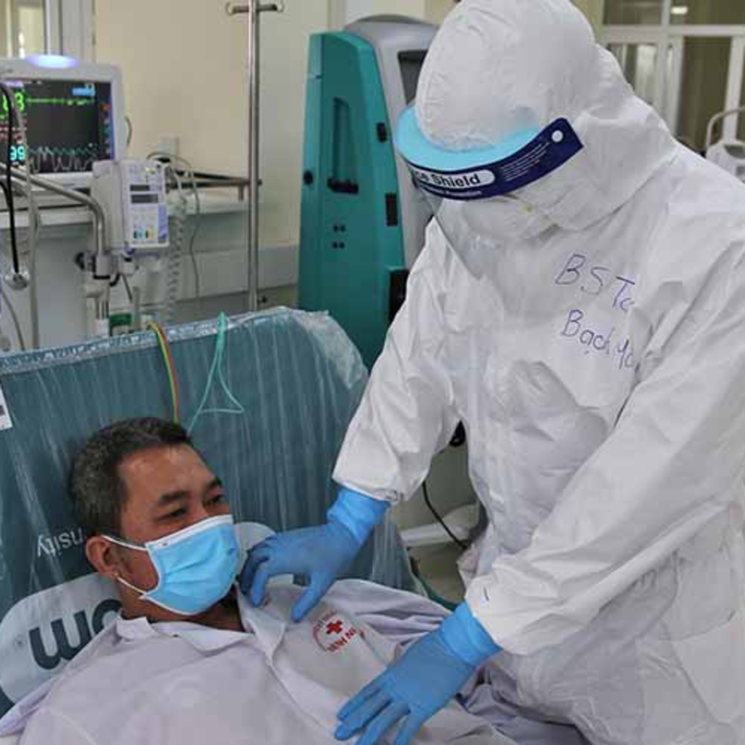 Tết gian nan của những người tuyến đầu chống dịch