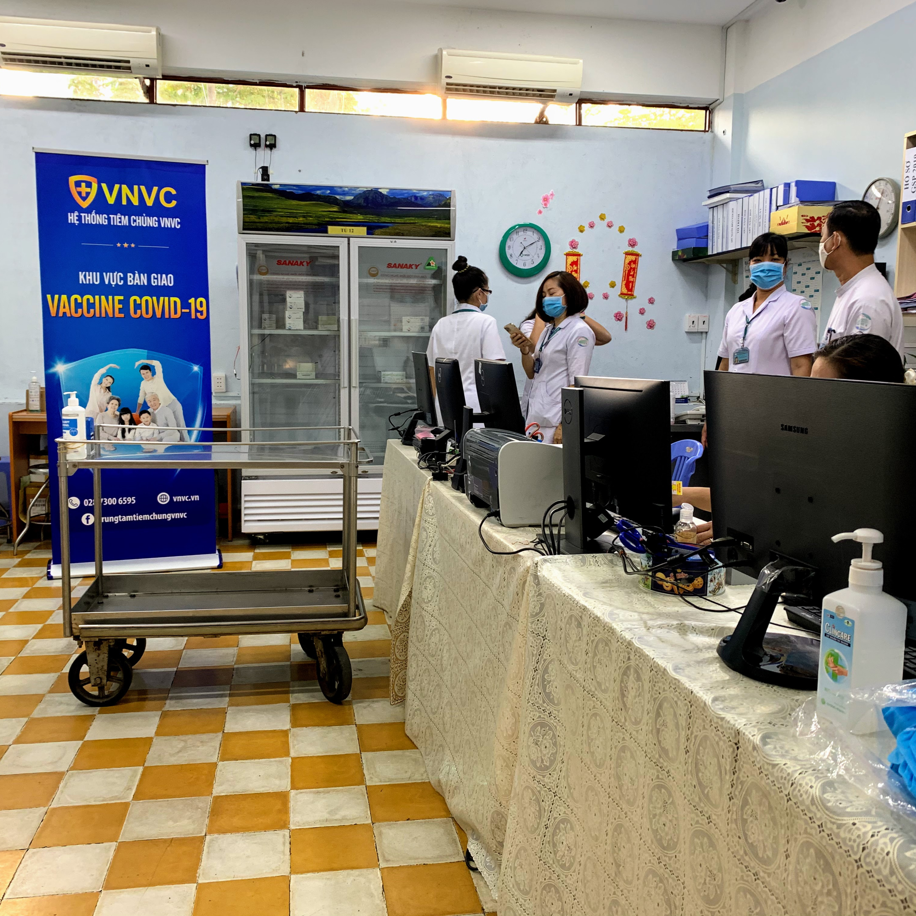 Tiêm vắc xin Covid-19: ‘Mong giấc mơ thành hiện thực’ 