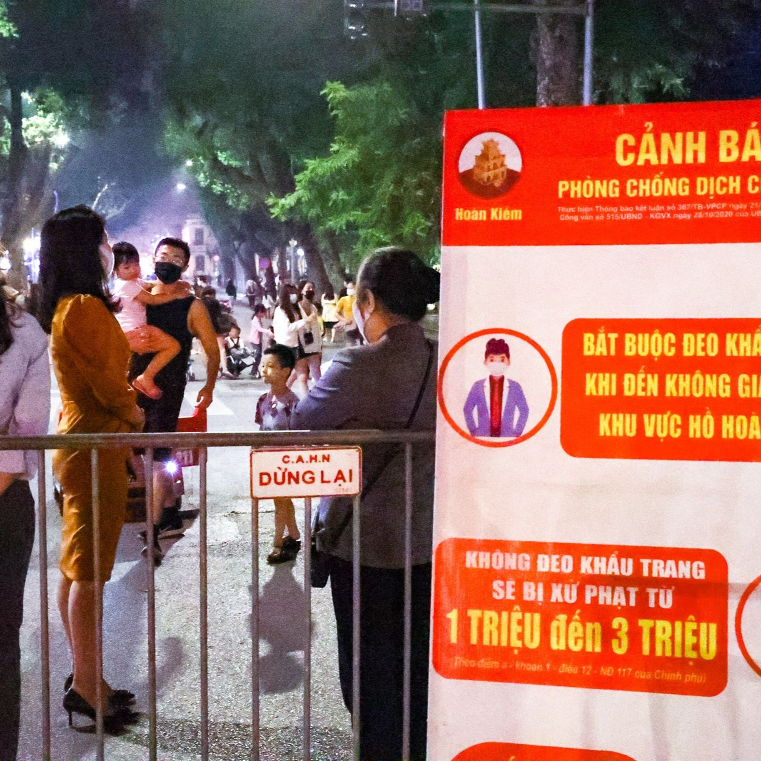 Nhiều điểm vui chơi, di tích của Hà Nội chưa thực hiện nghiêm phòng chống dịch 