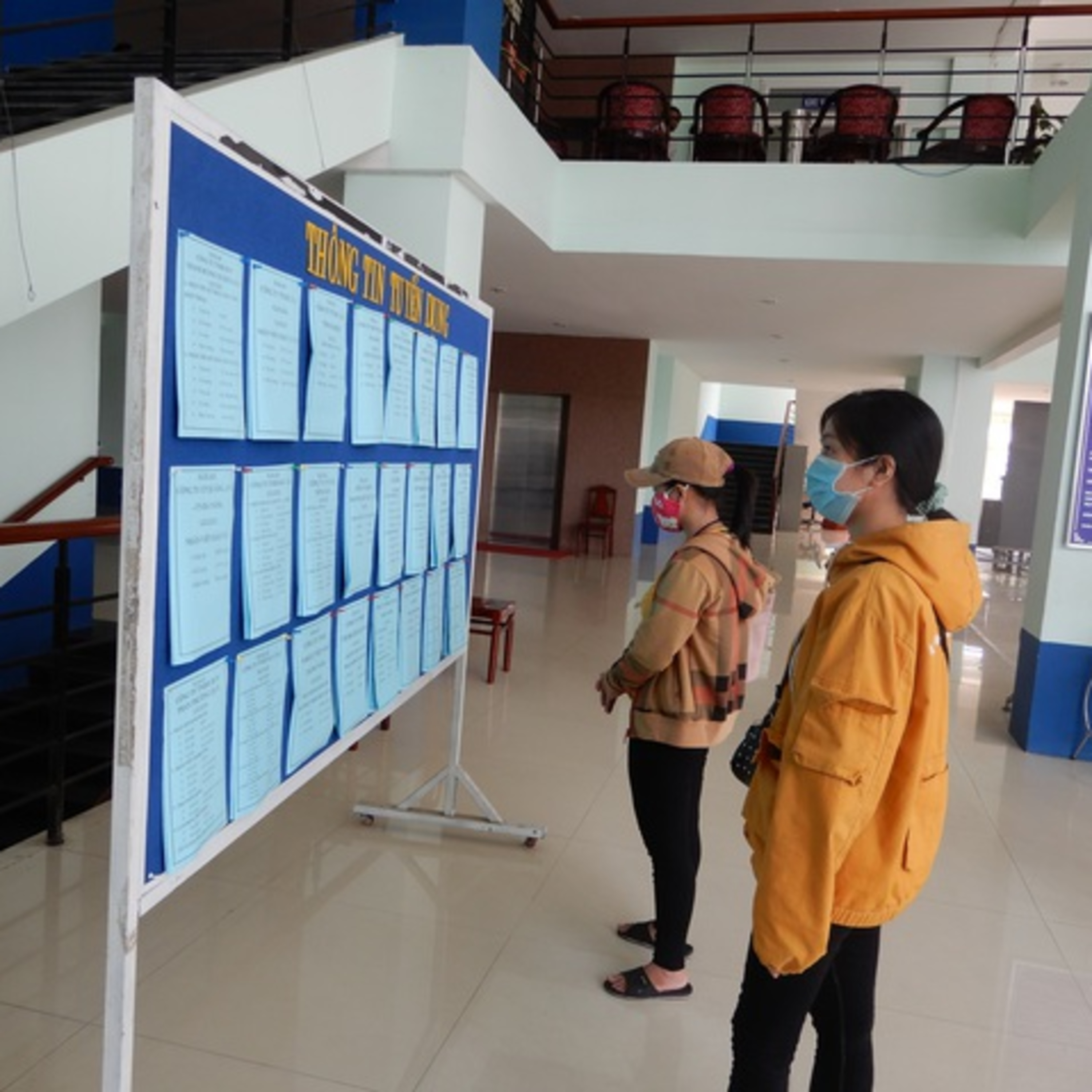 Người lao động “mỏi mắt” tìm việc làm sau Tết