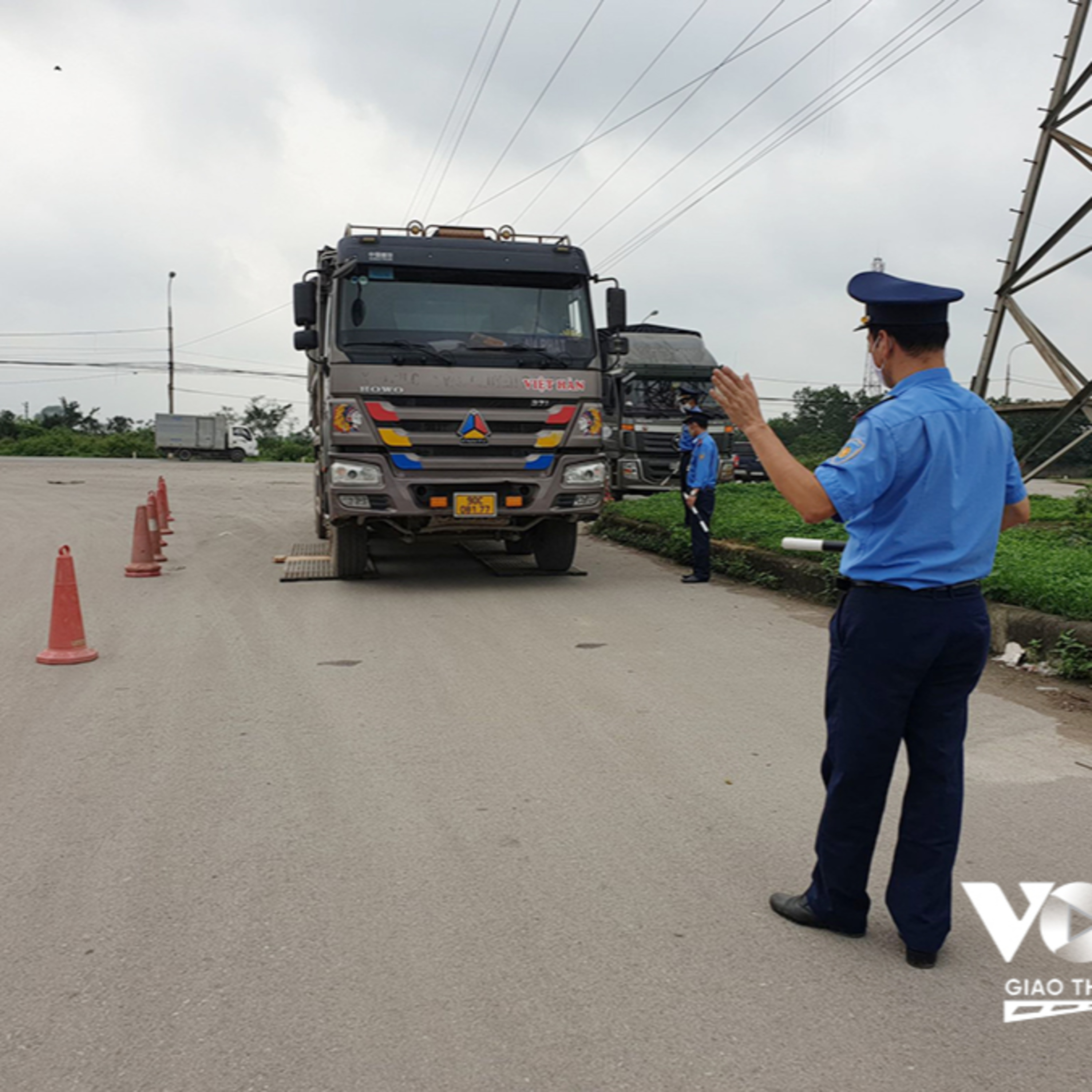 CSGT ra quân – Nhiều xe tải “dính” phạt nặng