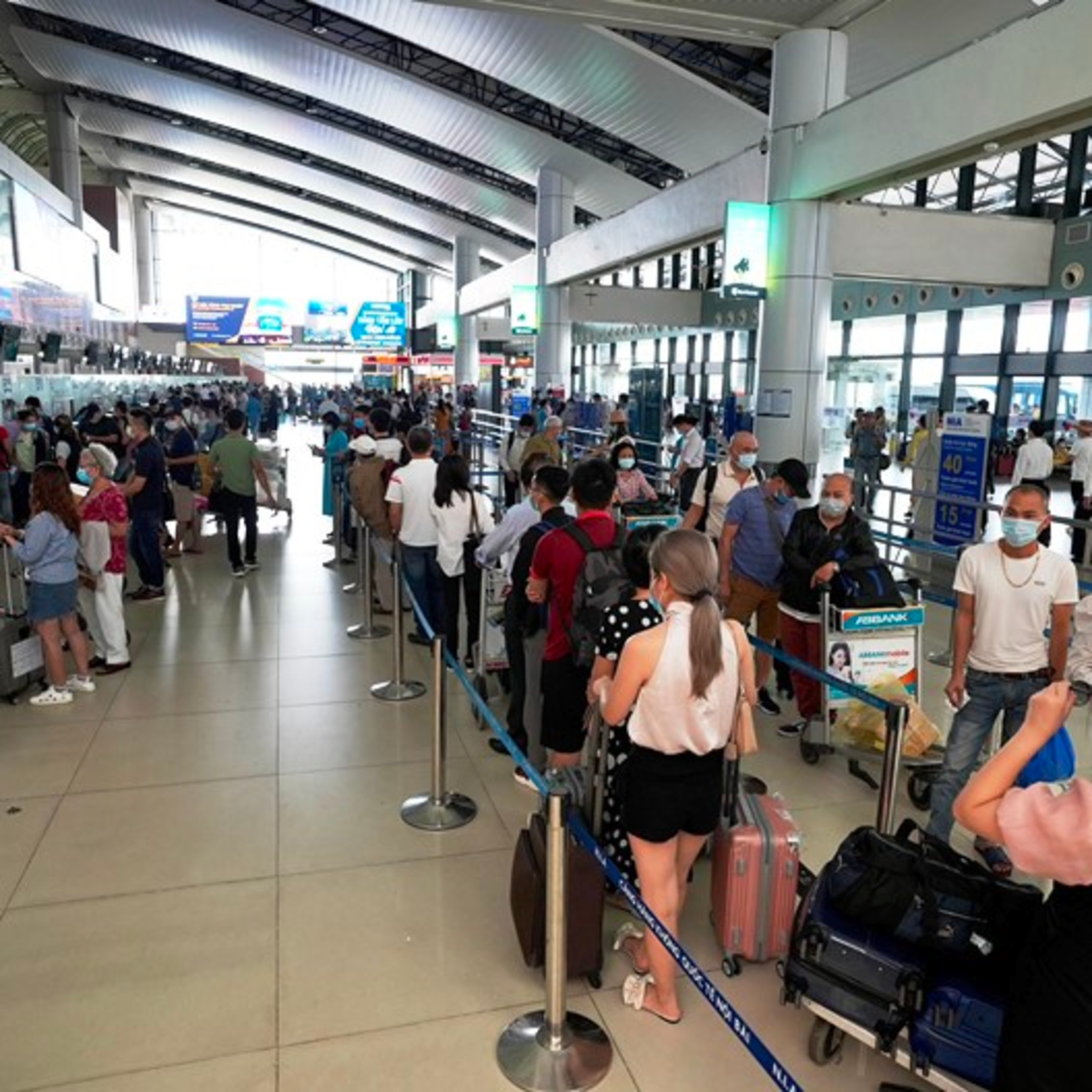Xử lý ùn tắc, quá tải ở sân bay Tân Sơn Nhất - Cần sách lược và chiến lược lâu dài  episode artwork