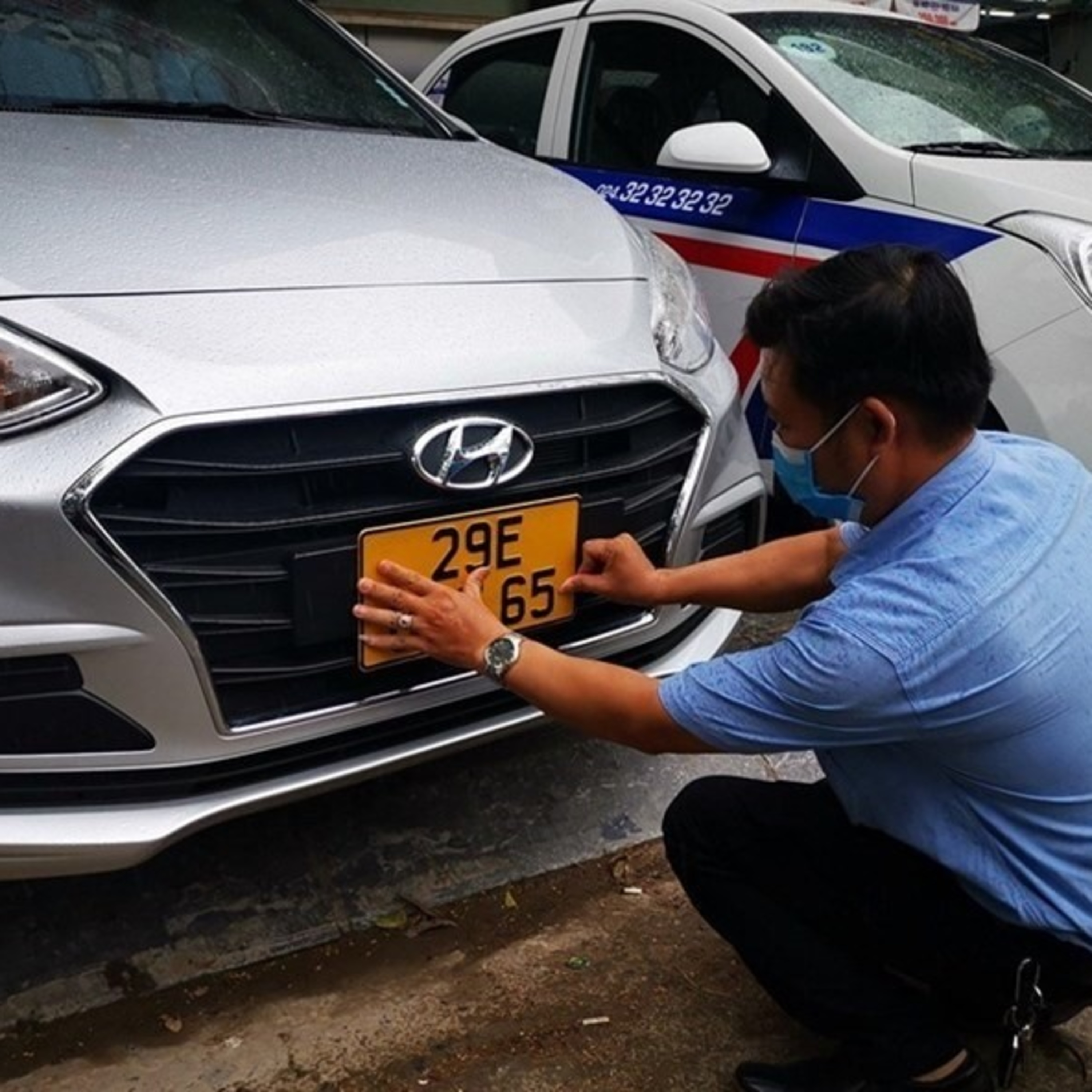 Đổi biển vàng xe kinh doanh, tài xế gặp khó khi giấy tờ thế chấp ngân hàng