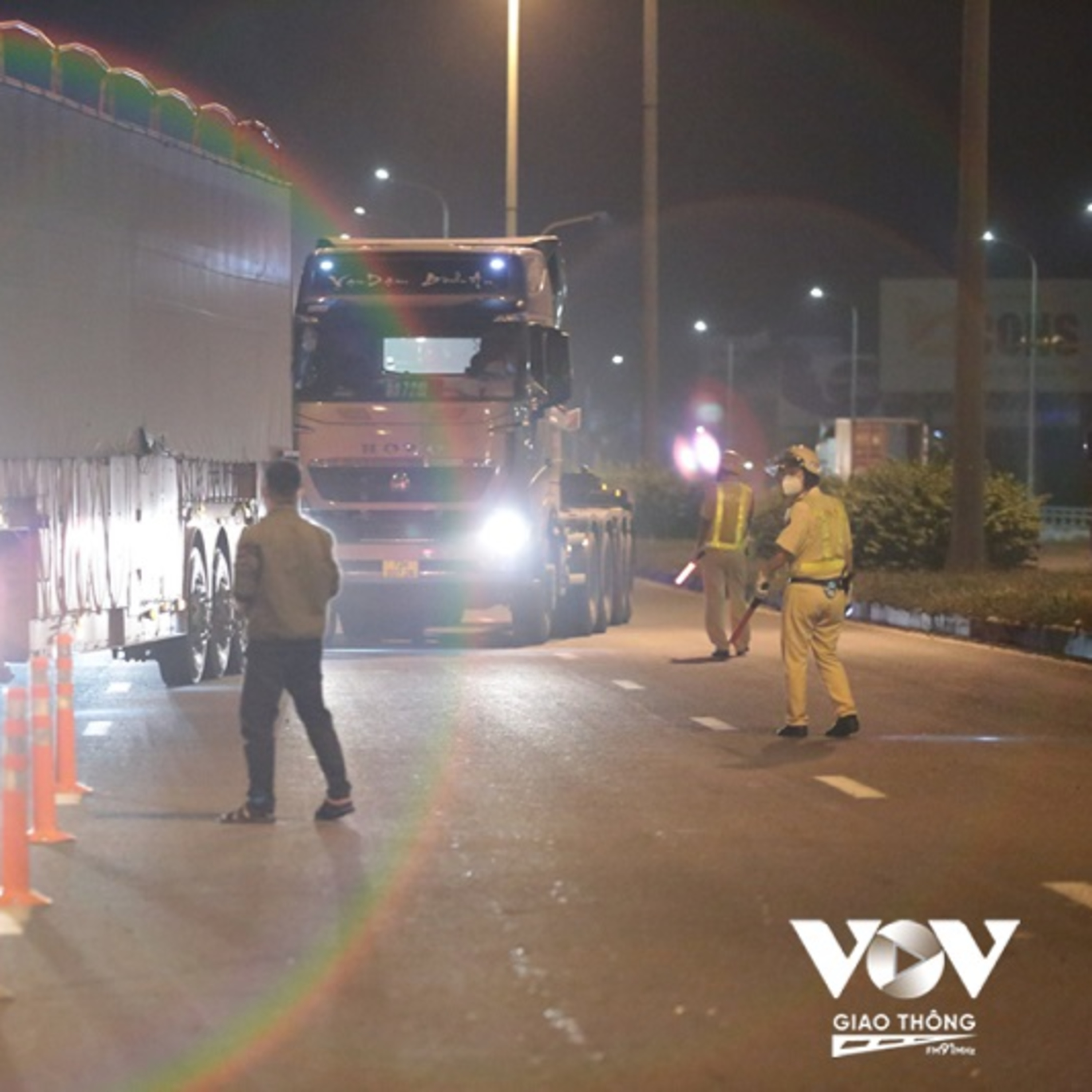 Lưu thông hàng hóa tại 19 tỉnh phía Nam: Liên tục mở rộng 'luồng xanh', sẵn sàng cho mọi tình huống  episode artwork