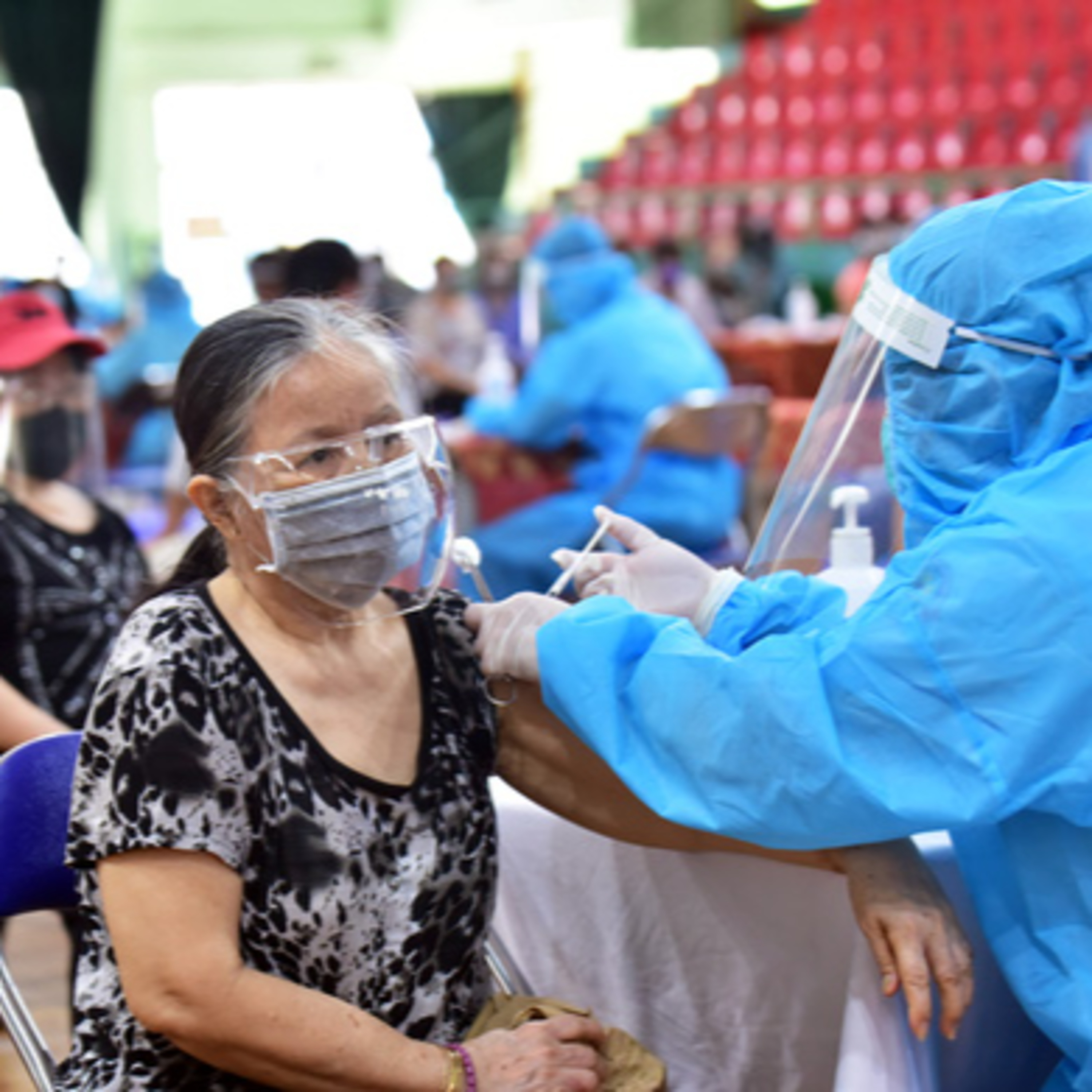 Chiến dịch tiêm chủng đợt 5 TPHCM: Người cao tuổi, người bệnh nền vững tâm đăng ký  episode artwork