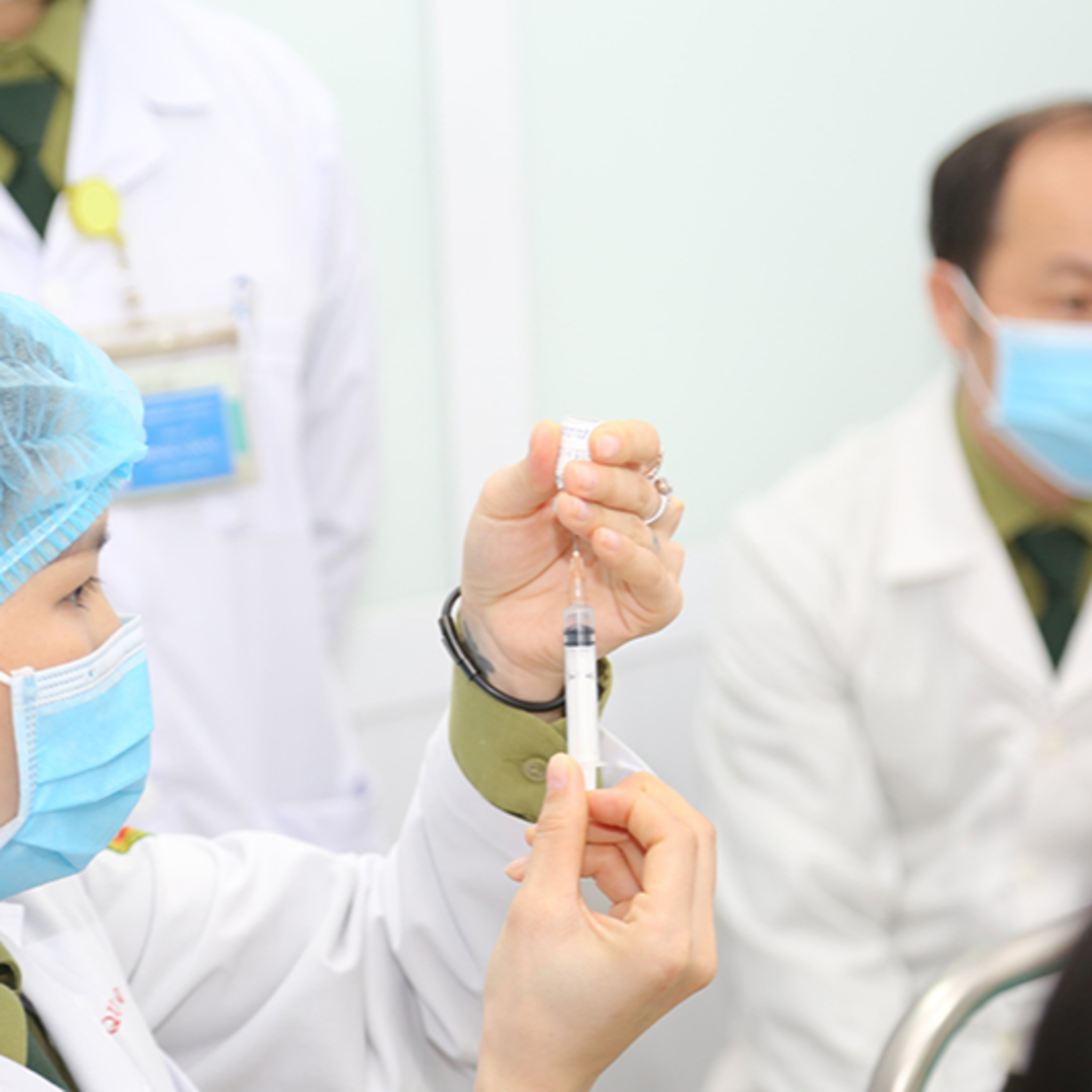 Ưu tiên tiêm vắc xin gắn với đối tượng nguy cơ 