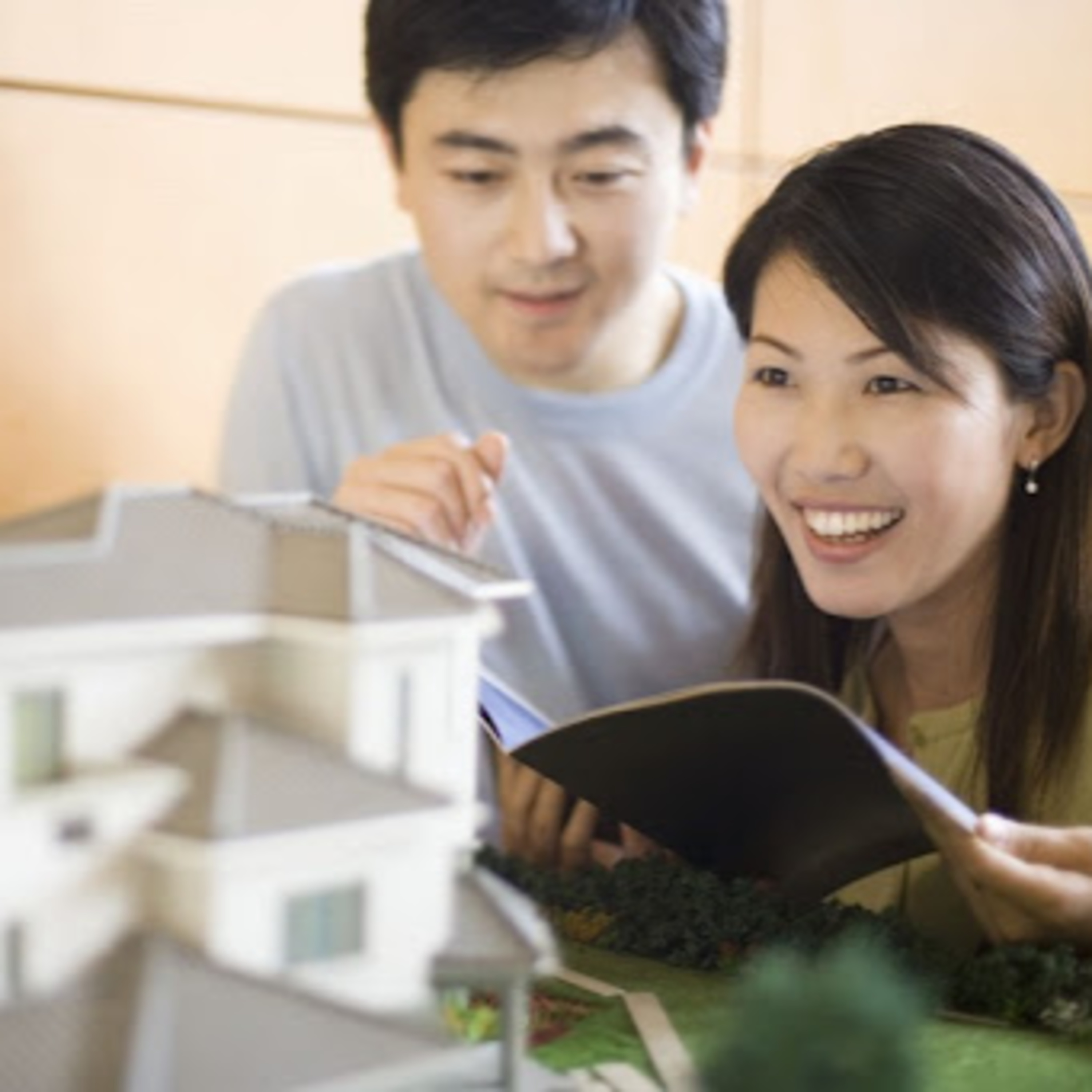 Hỗ trợ mua nhà, liệu có đủ để giúp các cặp vợ chồng hết ‘sợ đẻ’? 