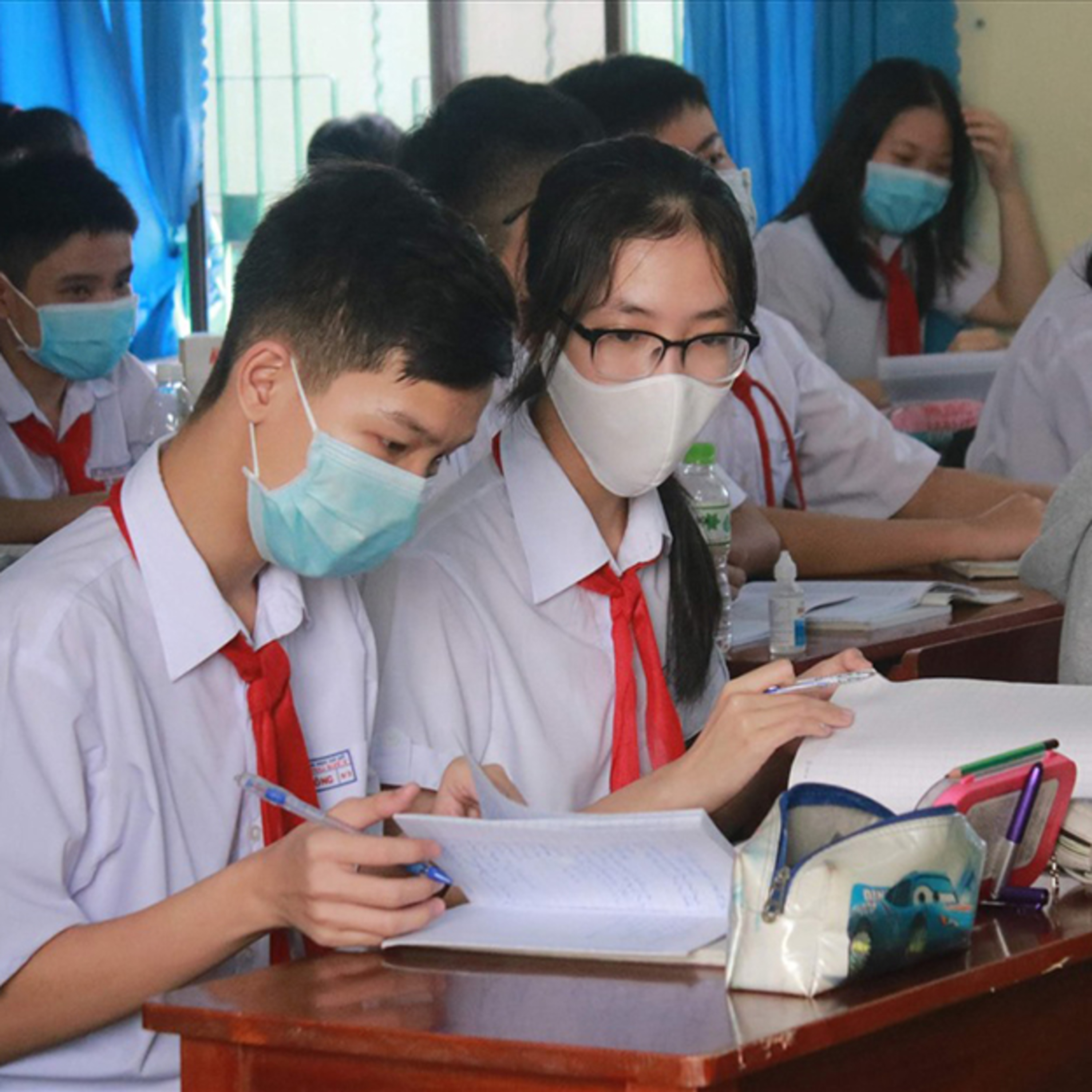 Đua nhau học thêm để thi vào lớp 10, bất chấp dịch bệnh  episode artwork