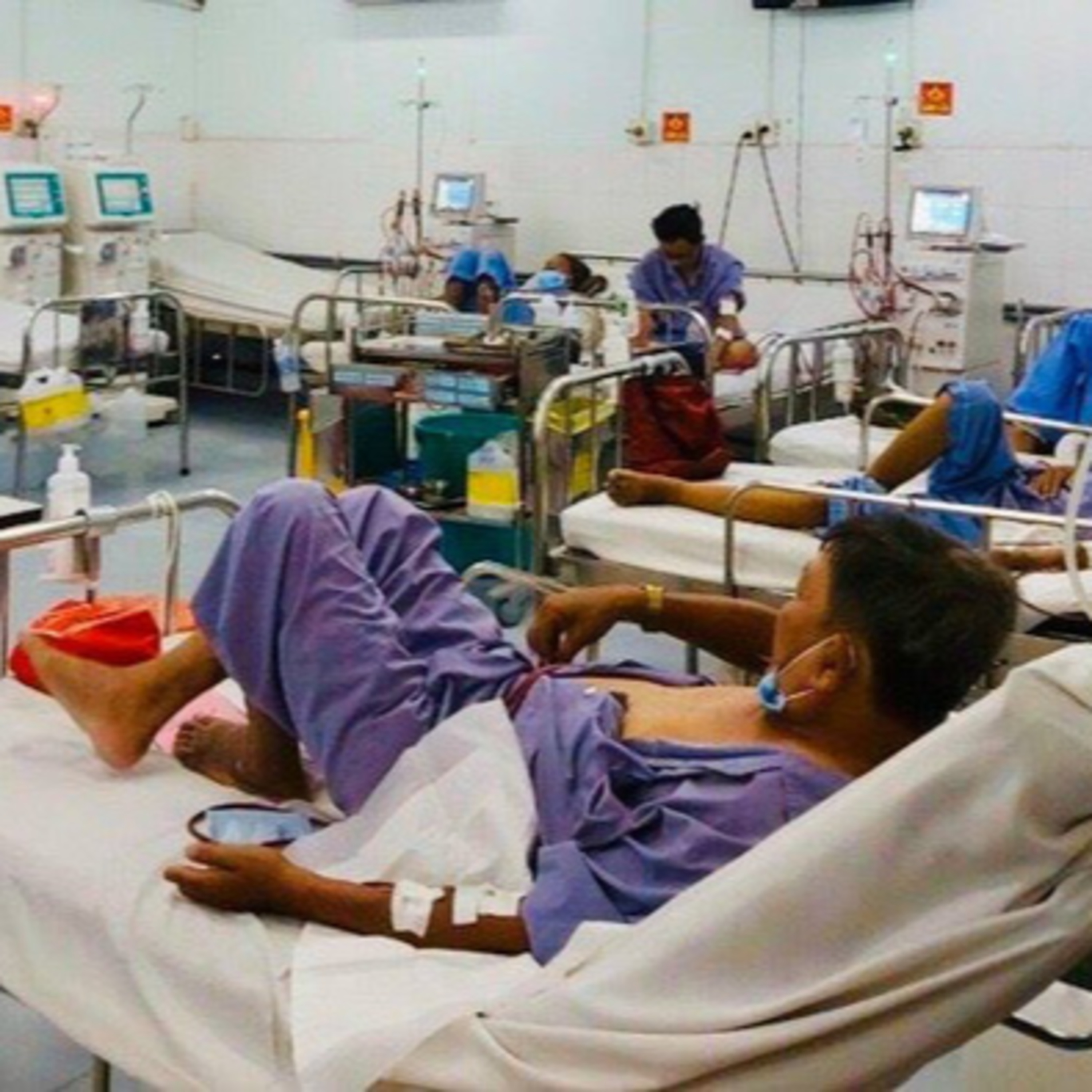Bệnh viện chuyển công năng, F0 dáo dác tìm nơi chạy thận 