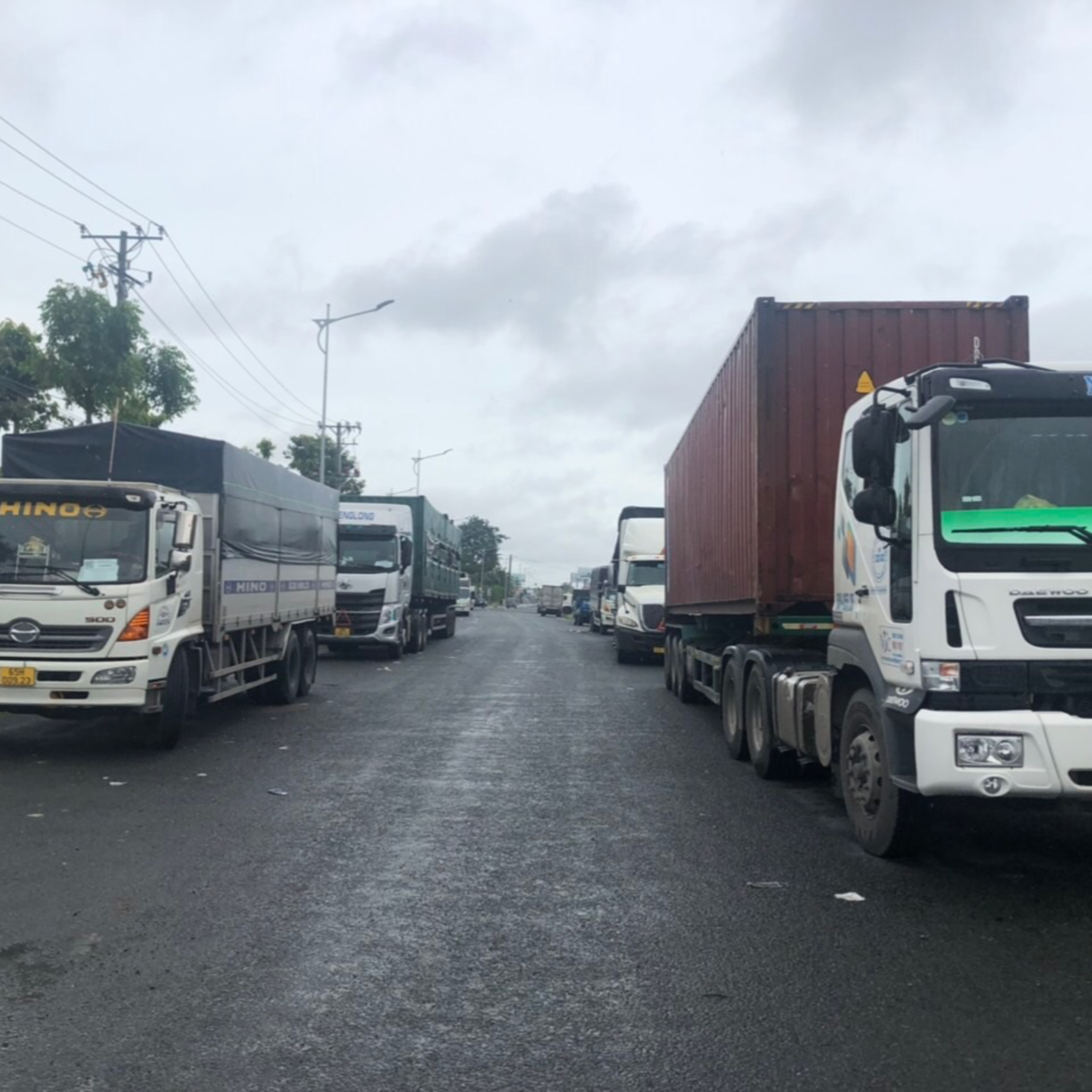 'Vật vã' trong giãn cách, để không đứt gãy chuỗi cung ứng 
