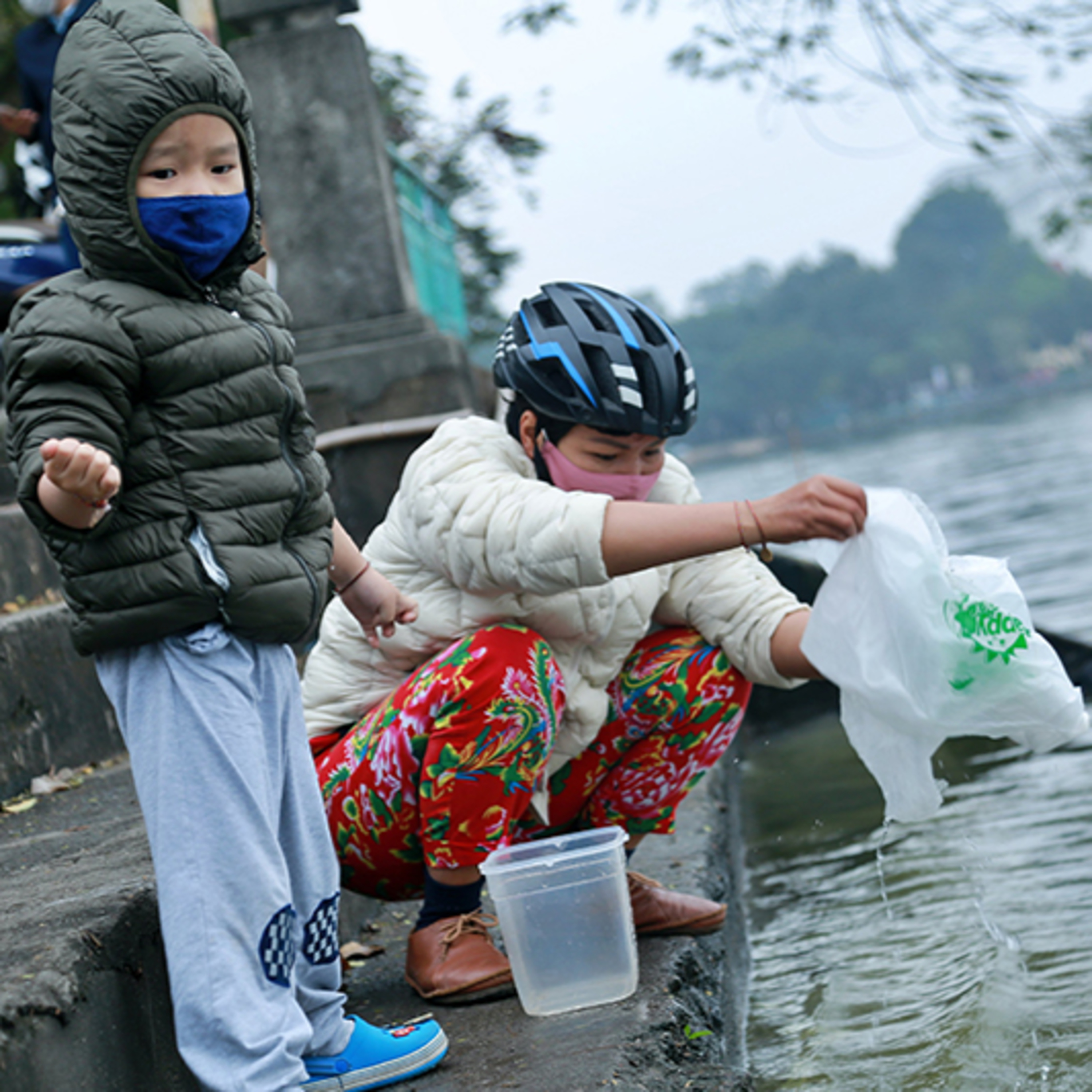 Tết ông Công ông Táo, loay hoay tìm cách phóng sinh 