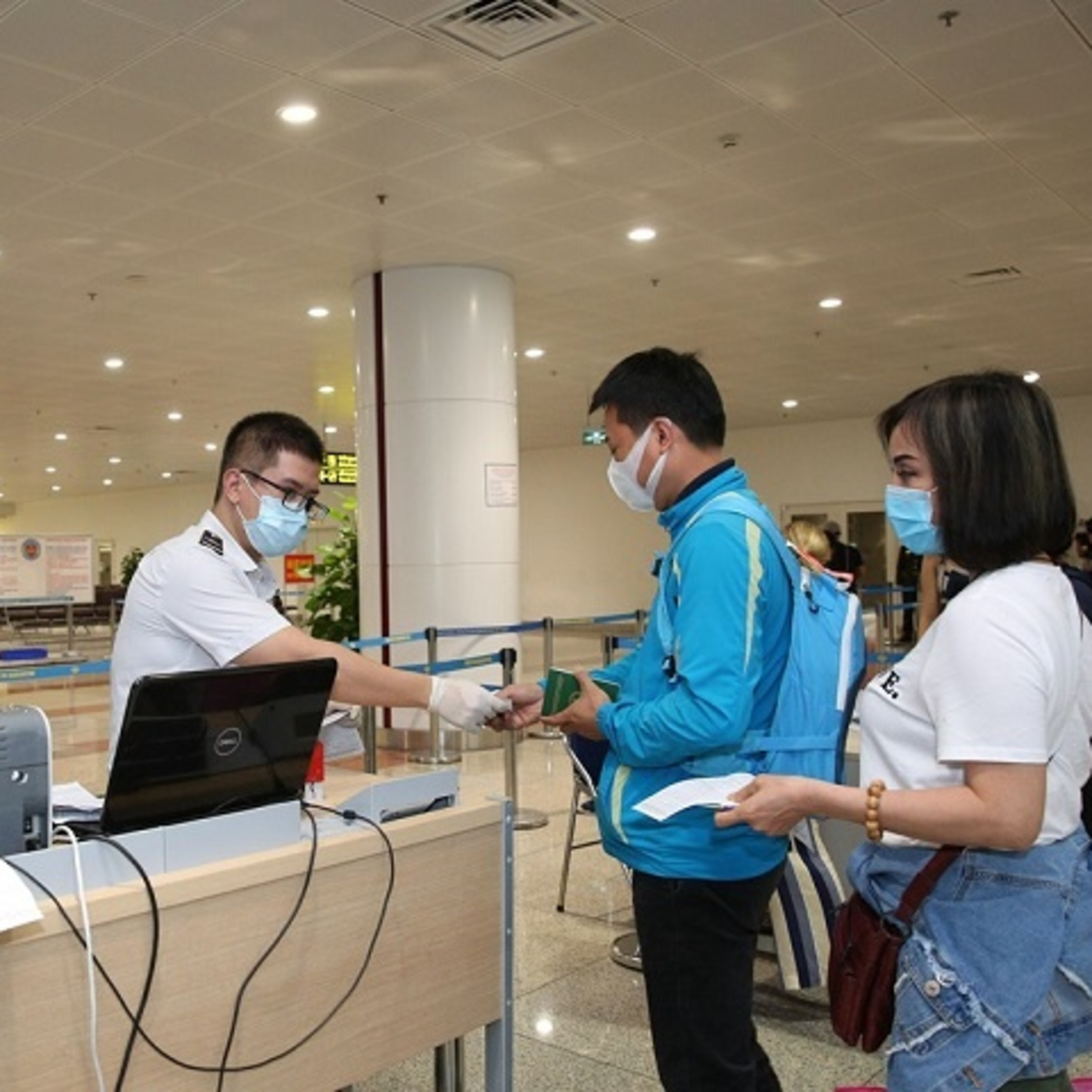 Sửa quy định đối với du khách nhập cảnh: Chính phủ cần ra thời hạn