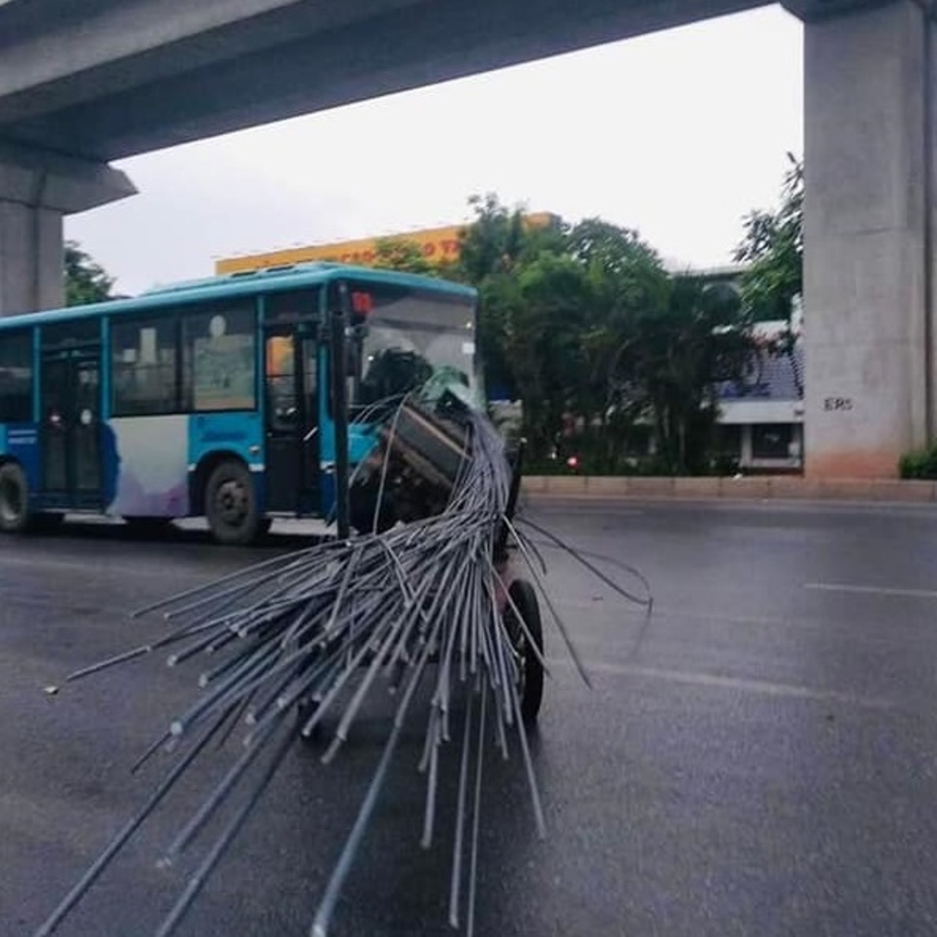 Hà Nội: Tai nạn rình rập từ hàng ngàn xe tự chế chở hàng cồng kềnh episode artwork