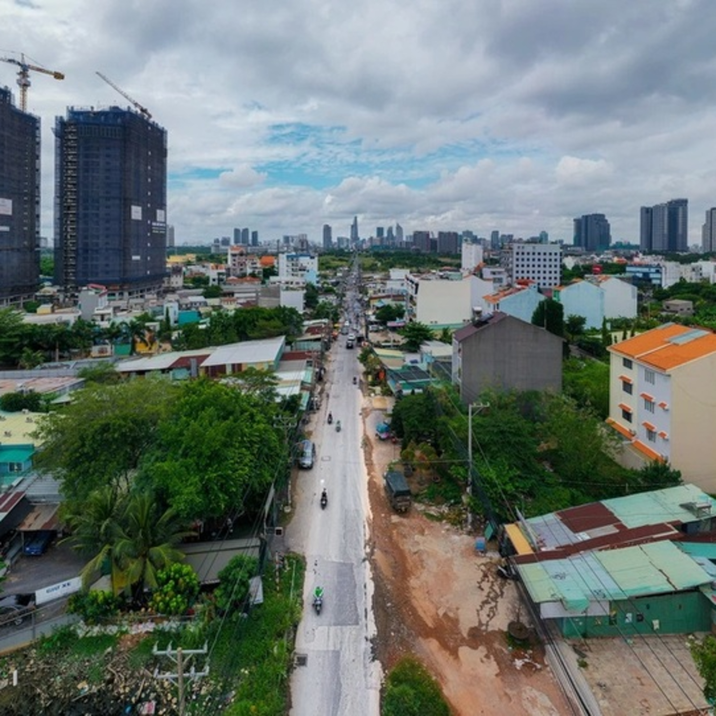 Người dân vui mừng vì sắp thoát cảnh “nắng bụi, mưa ngập kẹt xe” ở TP. Thủ Đức episode artwork