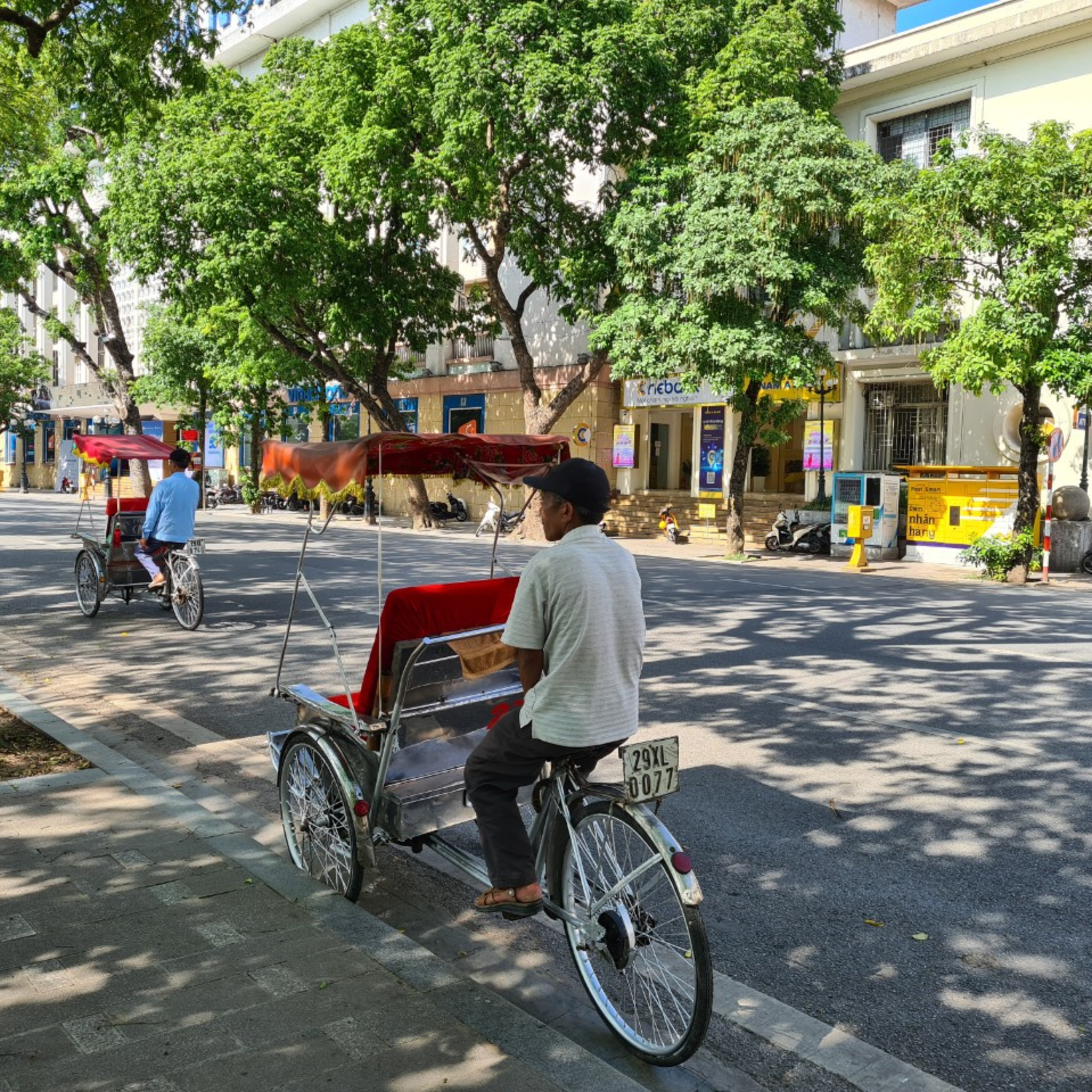 Phố cổ Hà Nội: Dịch vụ đưa đón khách ế ẩm, đìu hiu giữa mùa du lịch