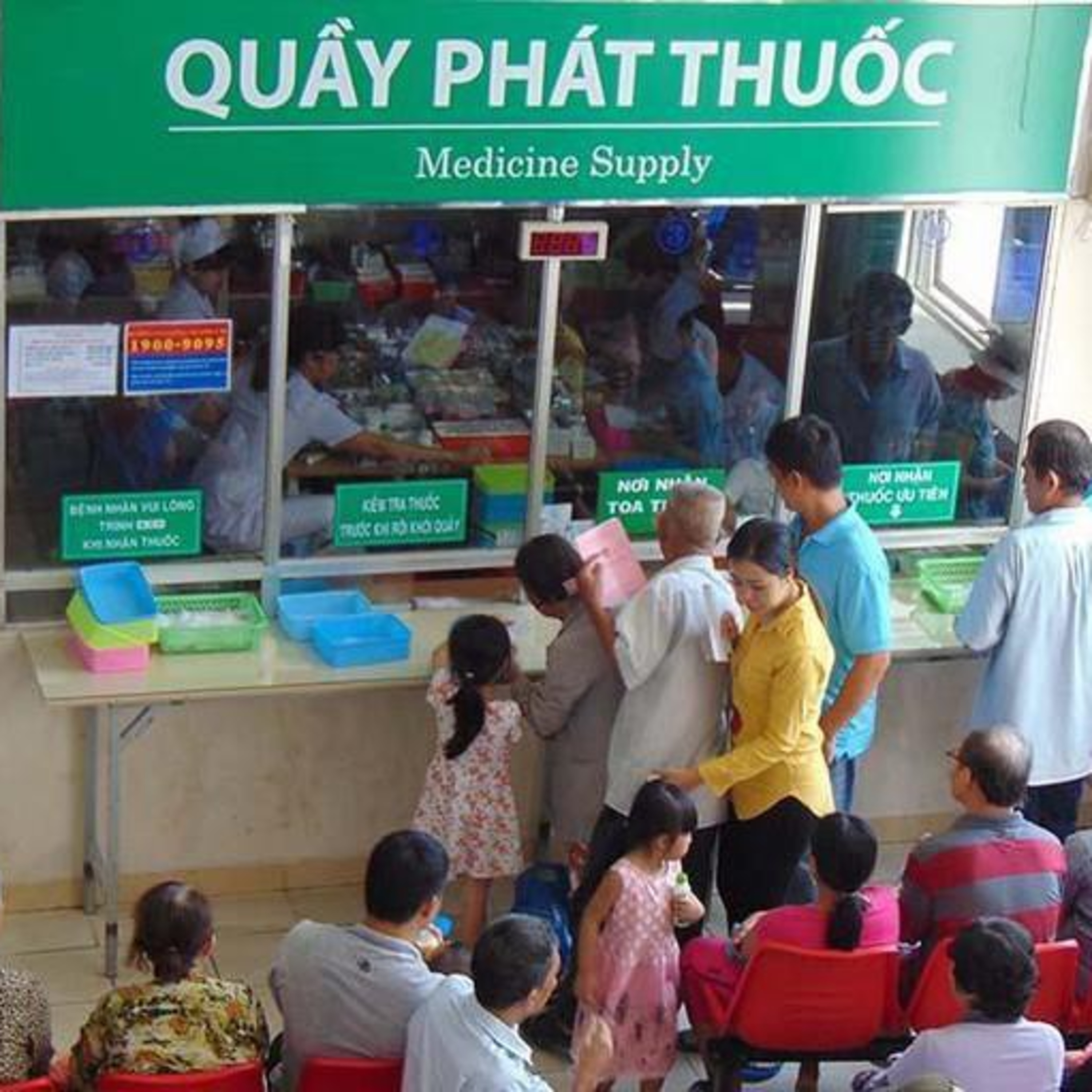 Thiếu thuốc và sinh phẩm y tế nghiêm trọng, nhiều lãnh đạo bệnh viện đề nghị cơ chế cho tình huống khẩn cấp