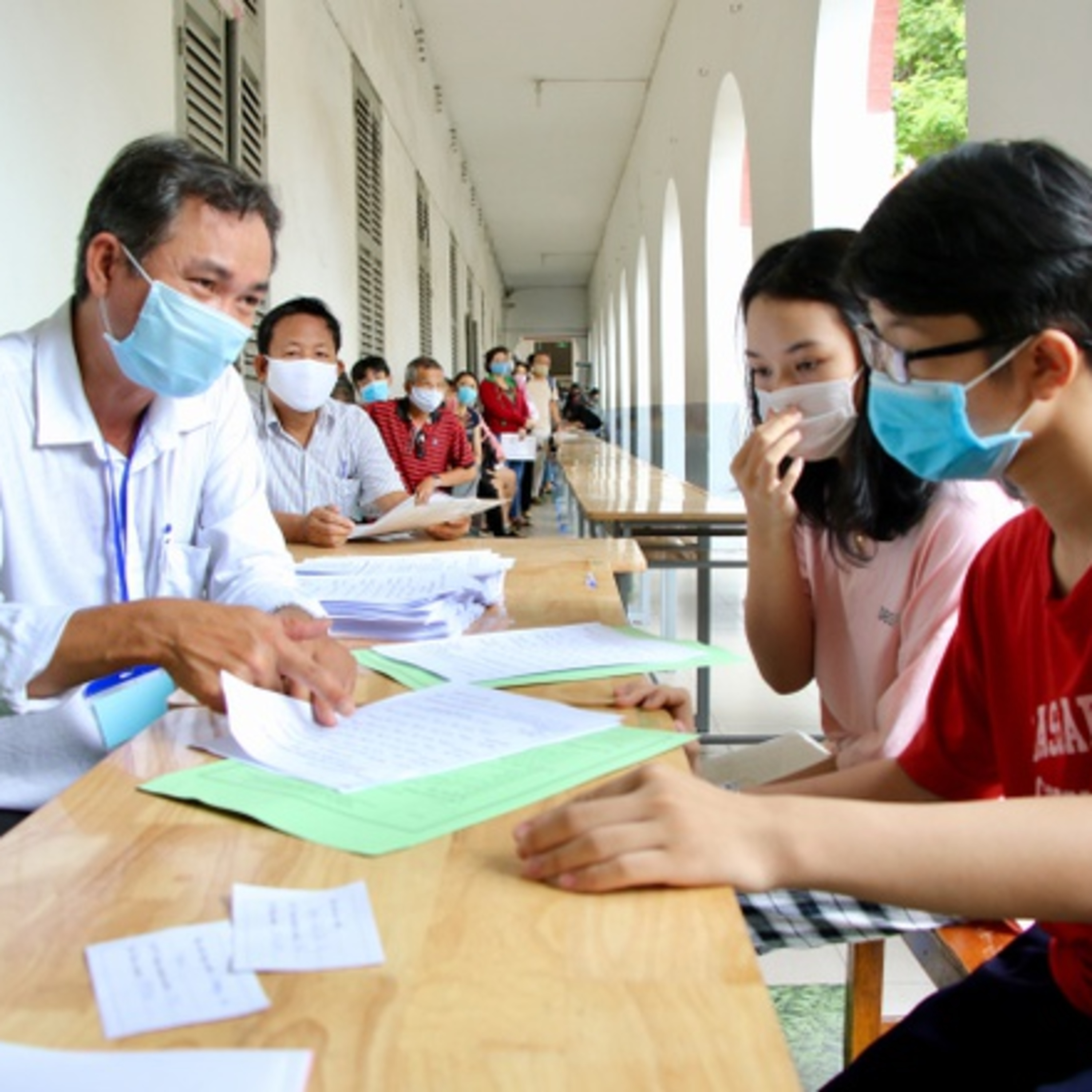 Buồn, vui, tất bật sau công bố điểm chuẩn vào lớp 10