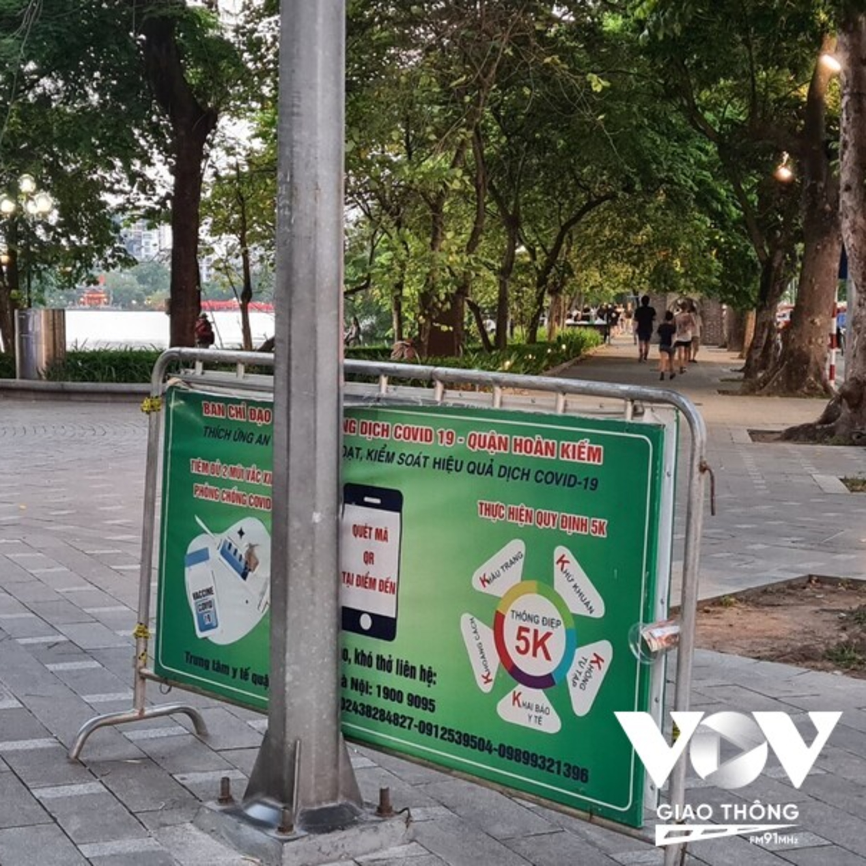 Hà Nội: Nhiều người lơ là phòng dịch nơi công cộng