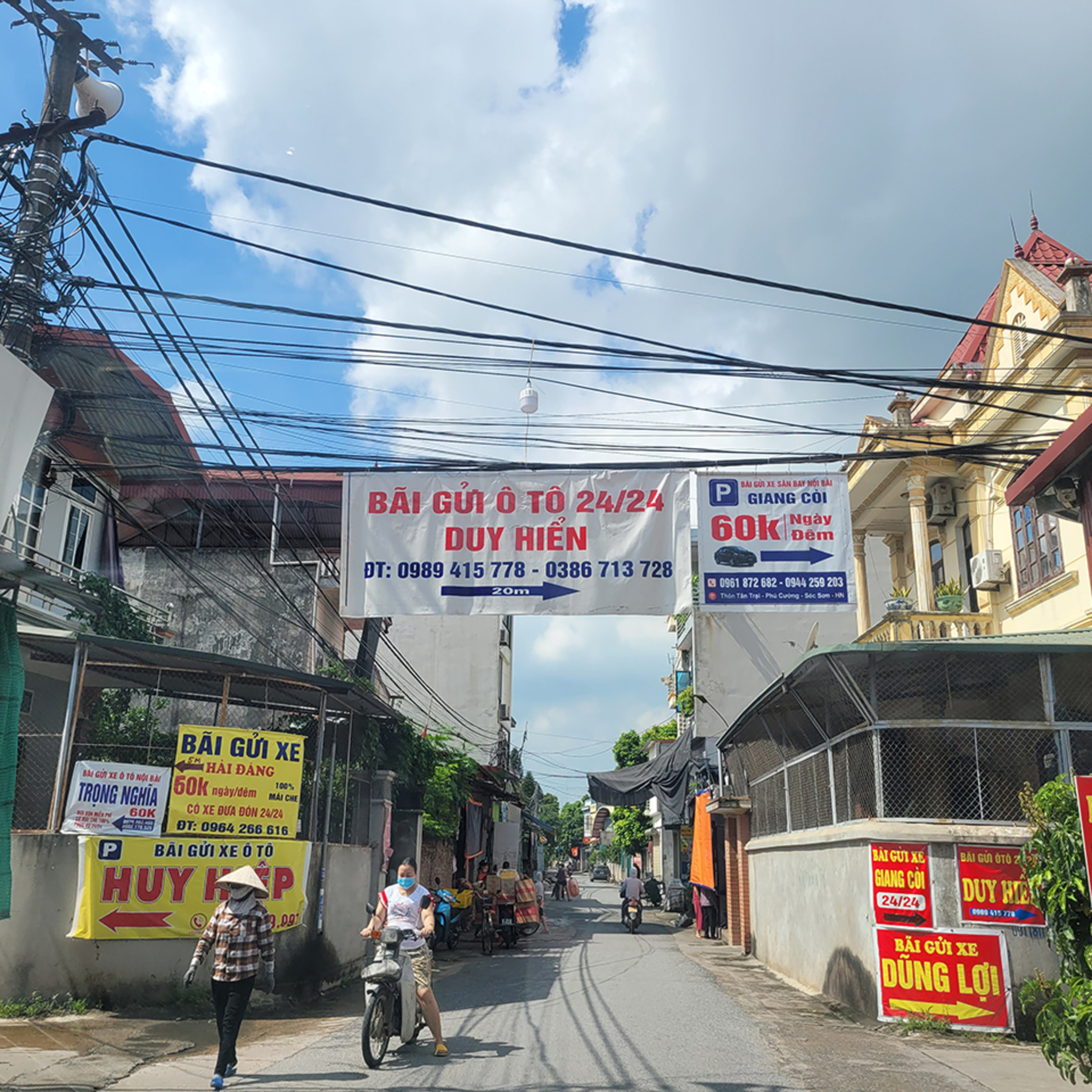 Làng trông xe cạnh sân bay Nội Bài siết chặt an ninh