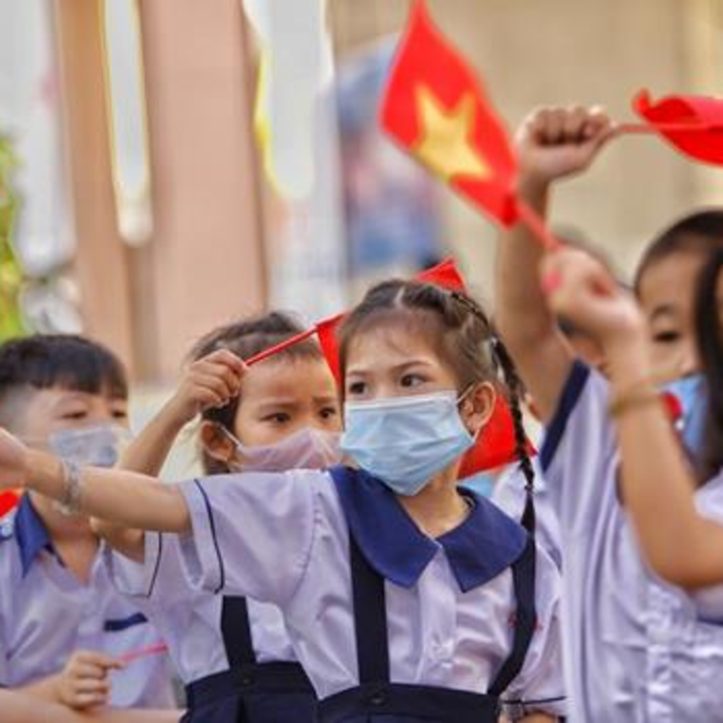 Khai giảng: Nên linh hoạt, gọn nhẹ hết sức để tránh làm khổ thầy trò