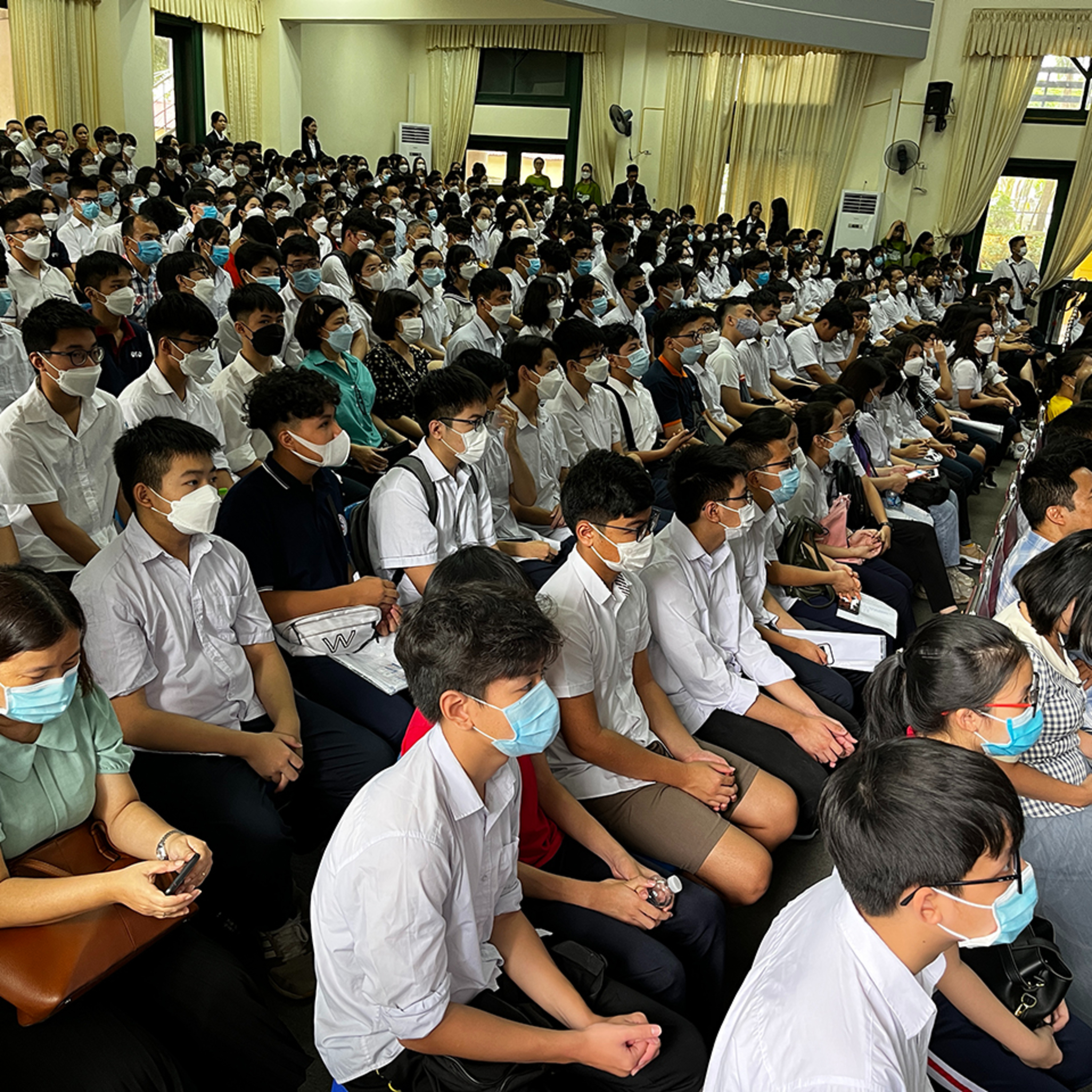 Chưa kịp mừng con lên lớp, phụ huynh đã tiếp tục lo âu