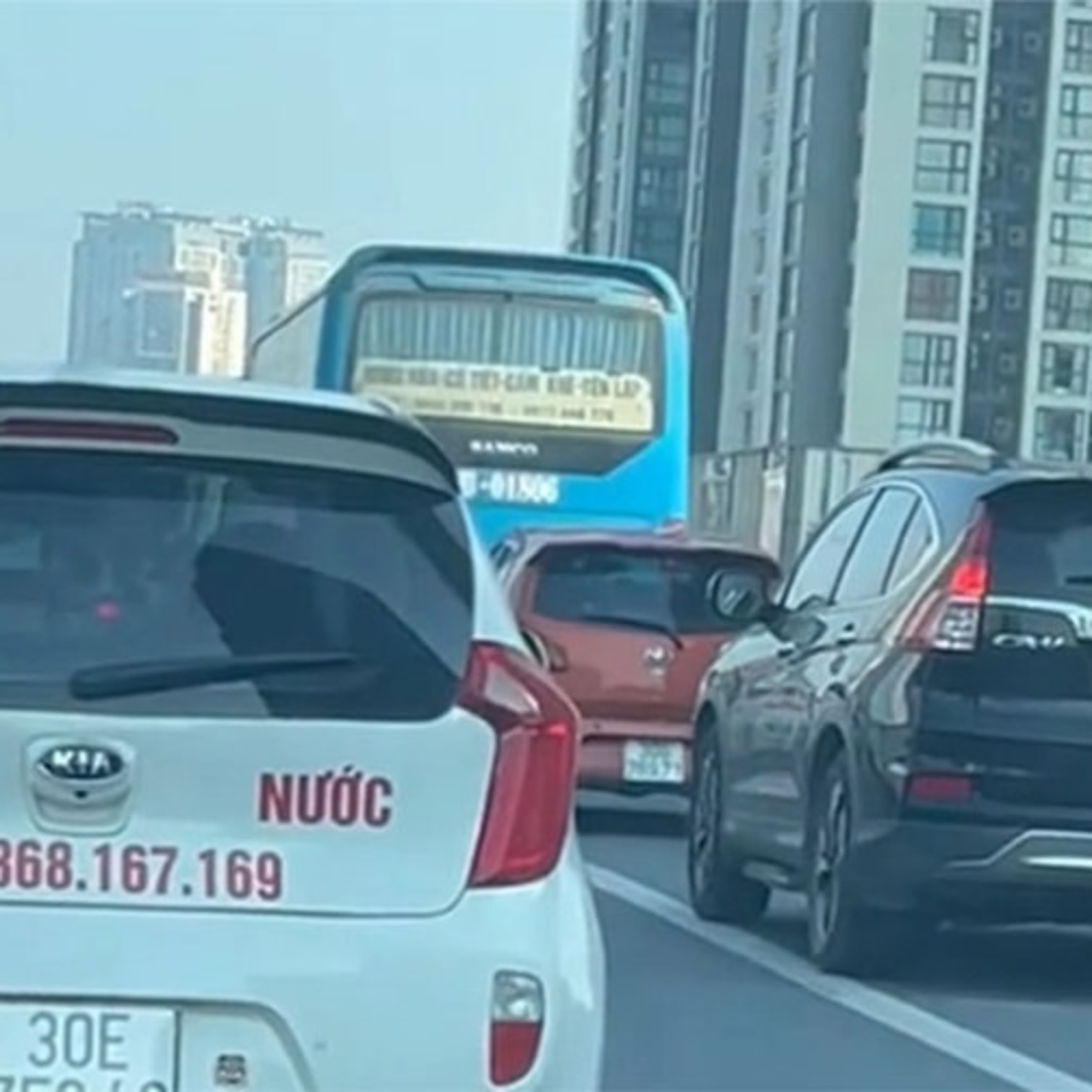 Một tuần xử lý xe đi vào làn khẩn cấp: Vi phạm chỉ giảm khi có CSGT episode artwork