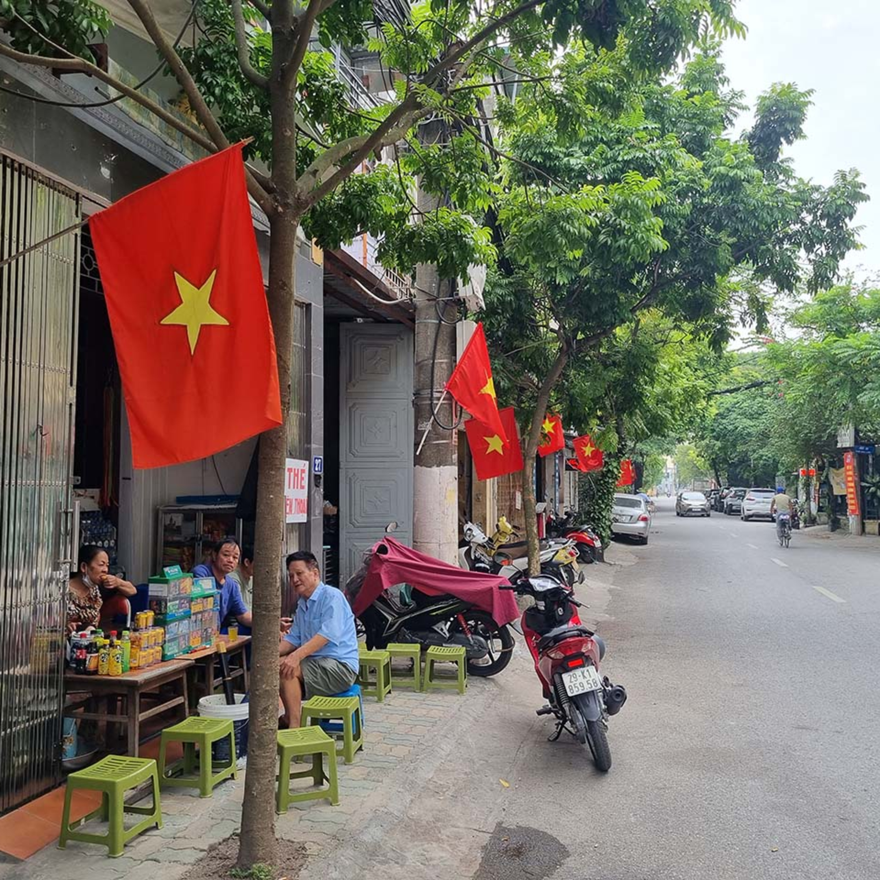 Bức xúc vì được phát cờ Tổ quốc sai quy chuẩn episode artwork