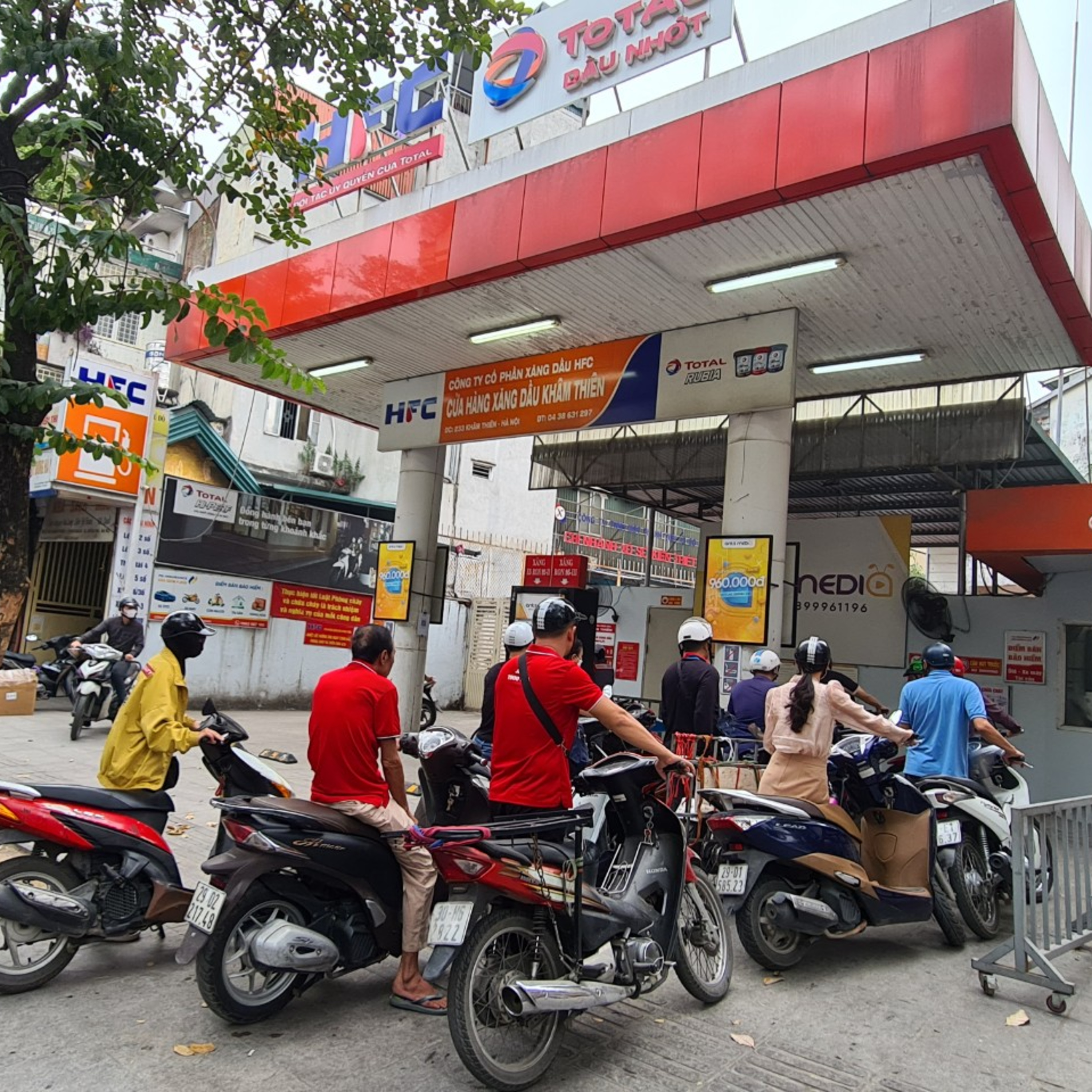 Hà Nội: Nhiều cây xăng đã “hạ nhiệt”, tạm hết cảnh xếp hàng
