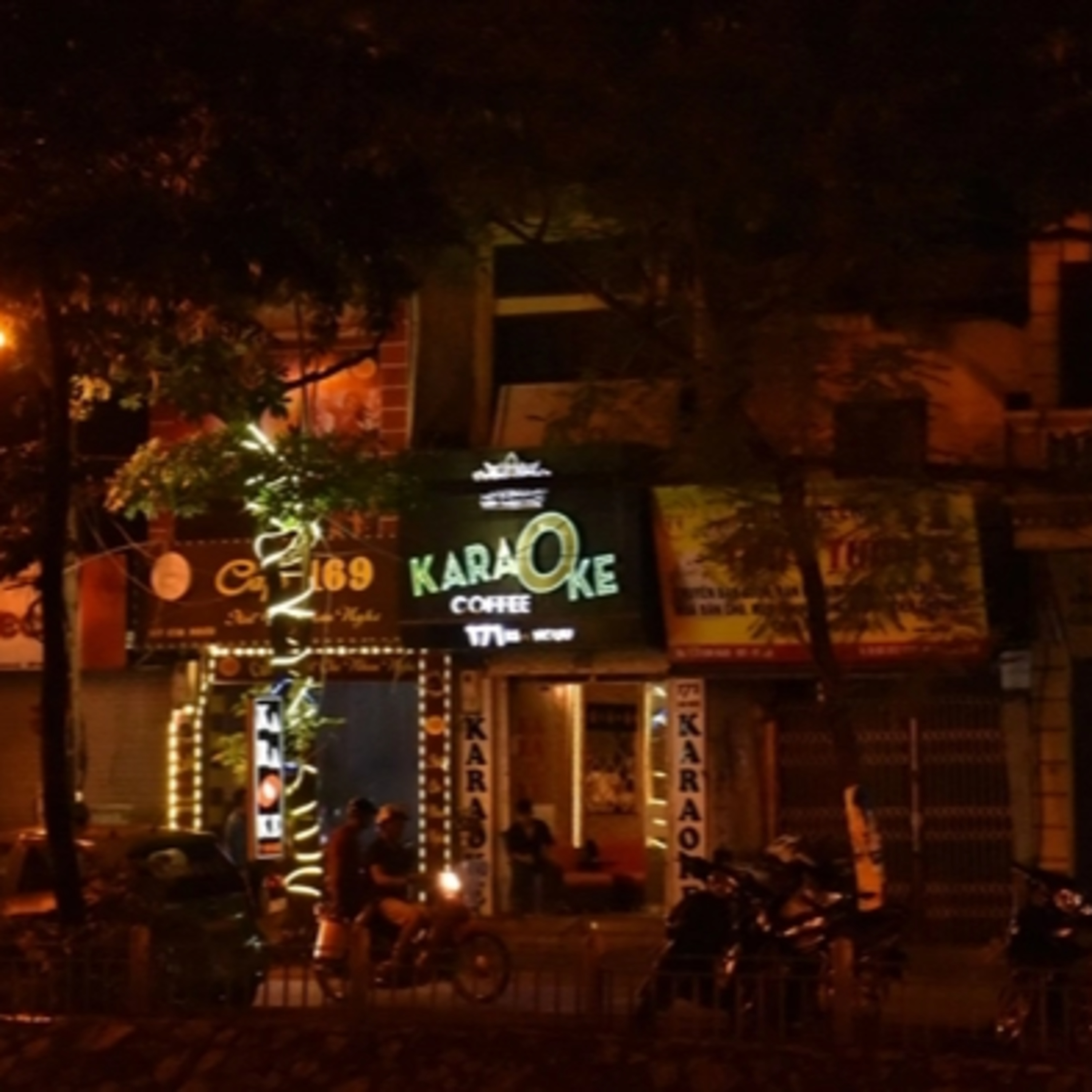 Phải tạm ngưng hoạt động để khắc phục PCCC, doanh nghiệp Karaoke tại TP.HCM mong sớm có hướng dẫn rõ ràng