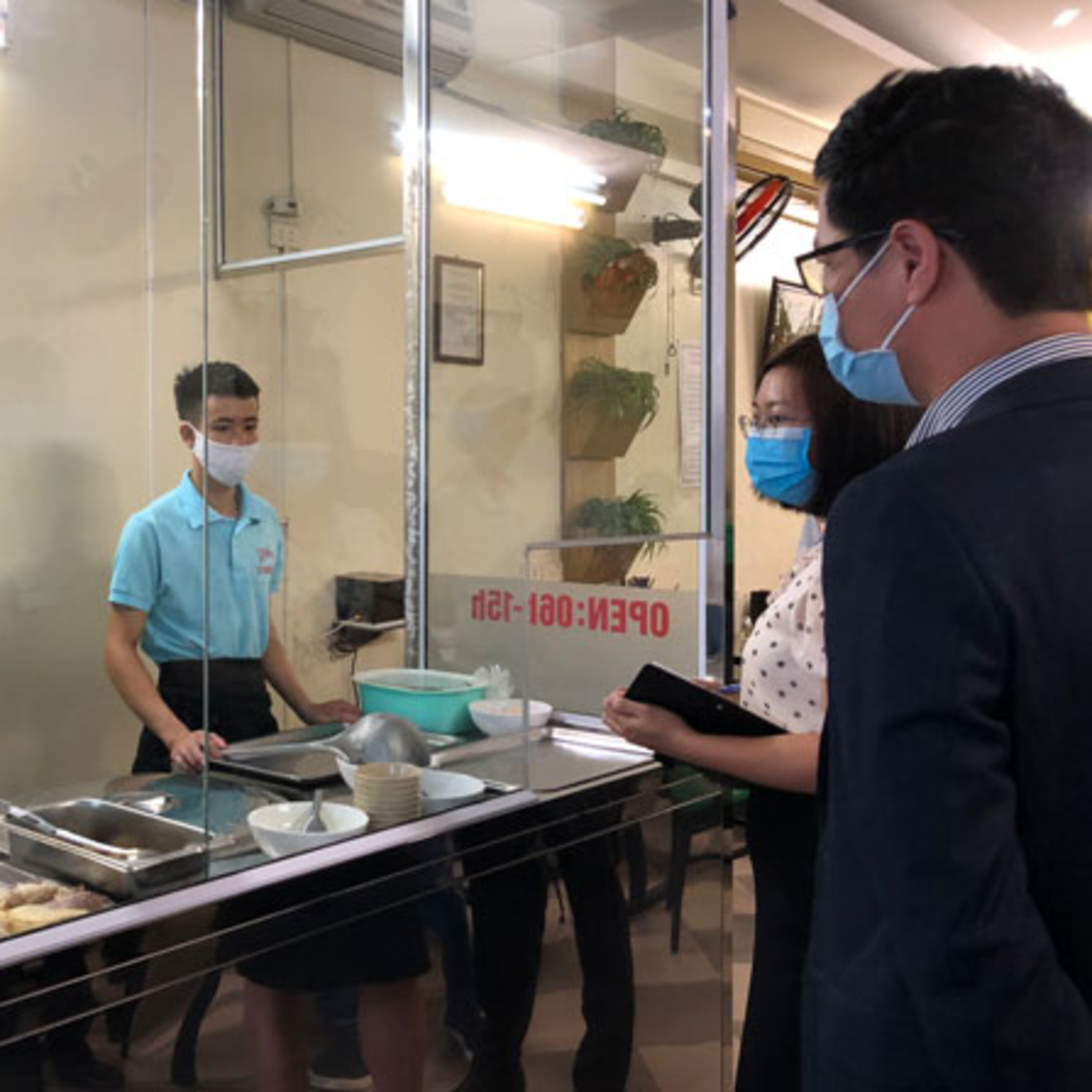 Hà Nội siết chặt kiểm tra vệ sinh an toàn thực phẩm dịp Tết