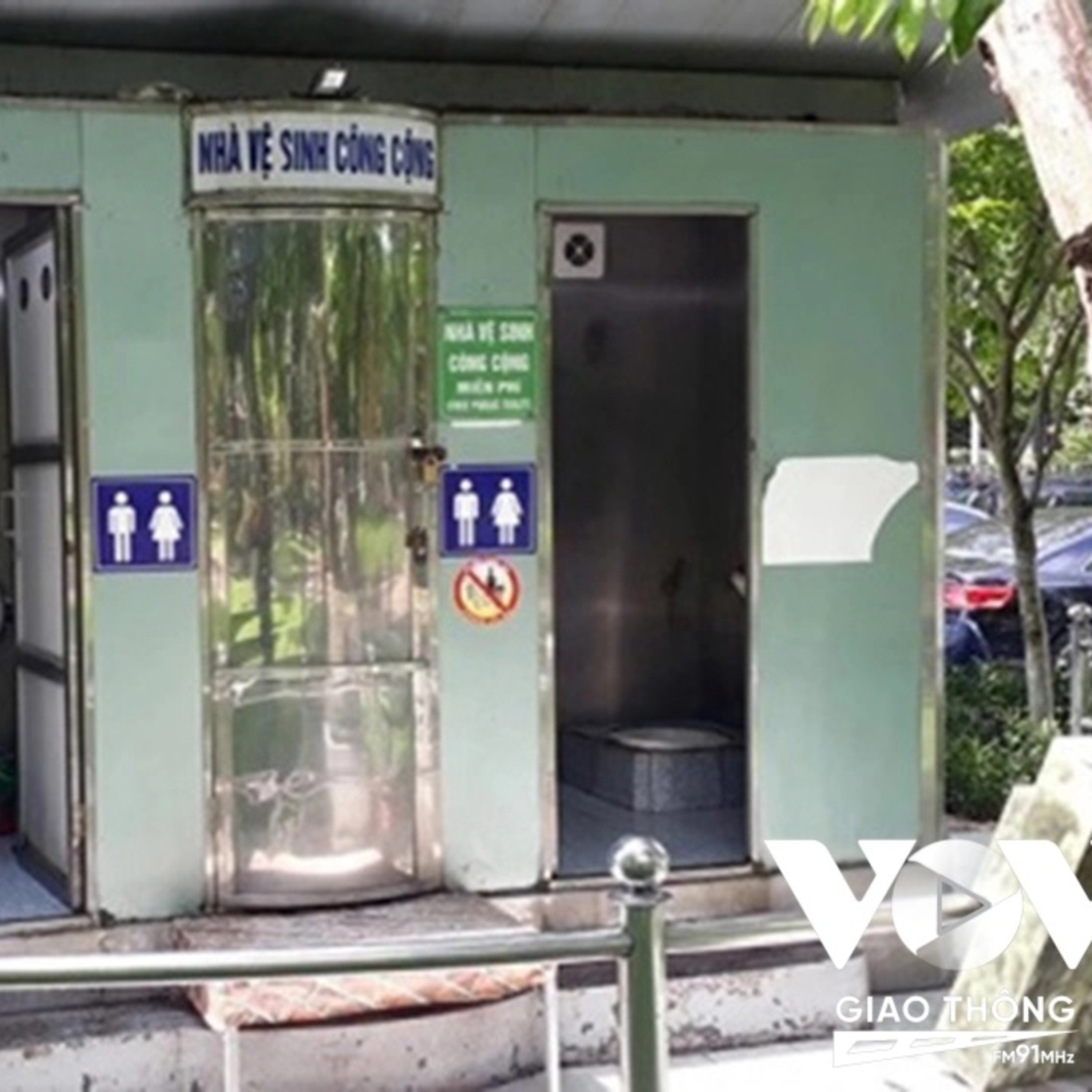 Chuyện trò trên phố: Vệ sinh công cộng miễn phí hay thu phí 