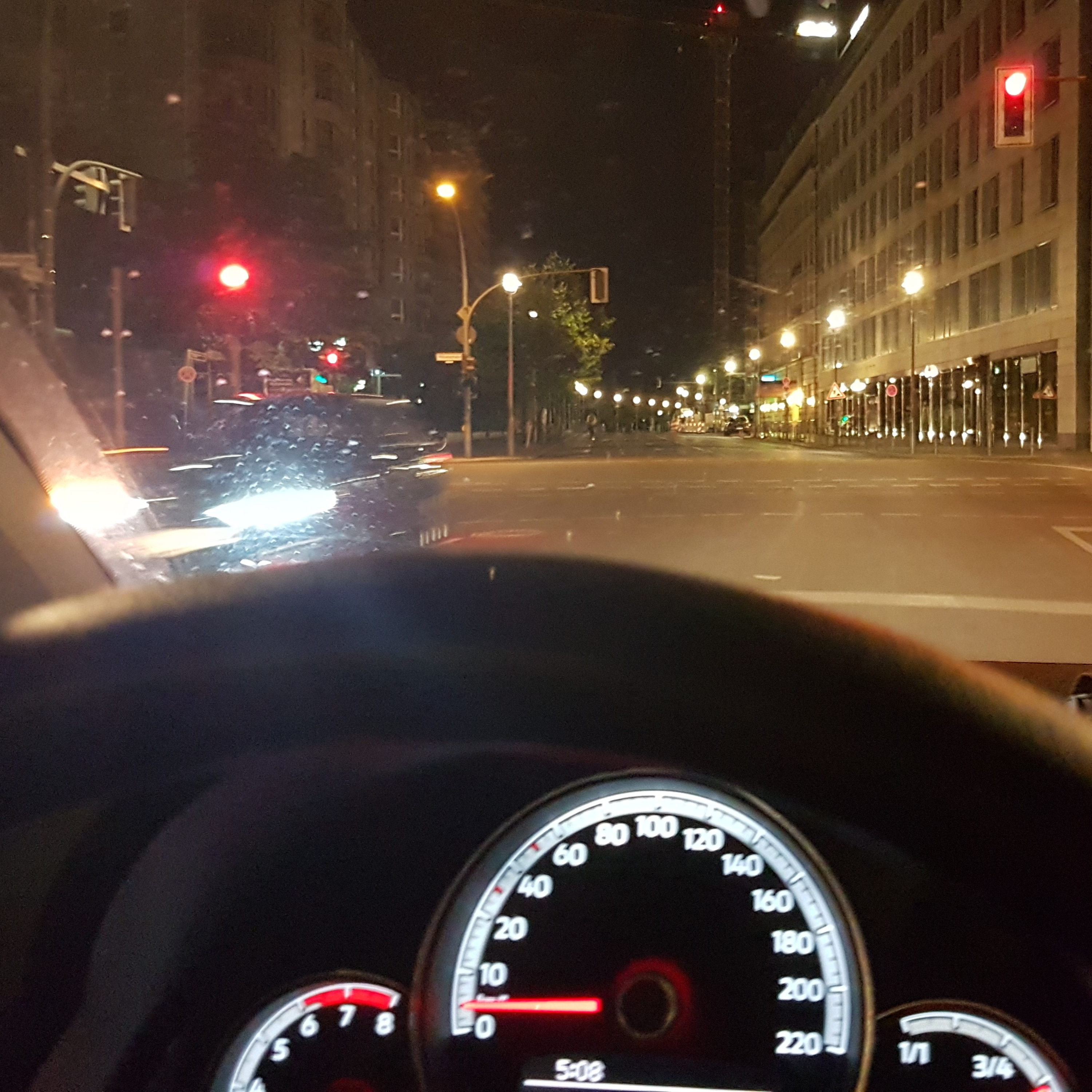 Streifzüge durch die nächtliche Stadt – zu Fuß per Fahrrad und zumindestens akustisch mit dem Auto episode artwork