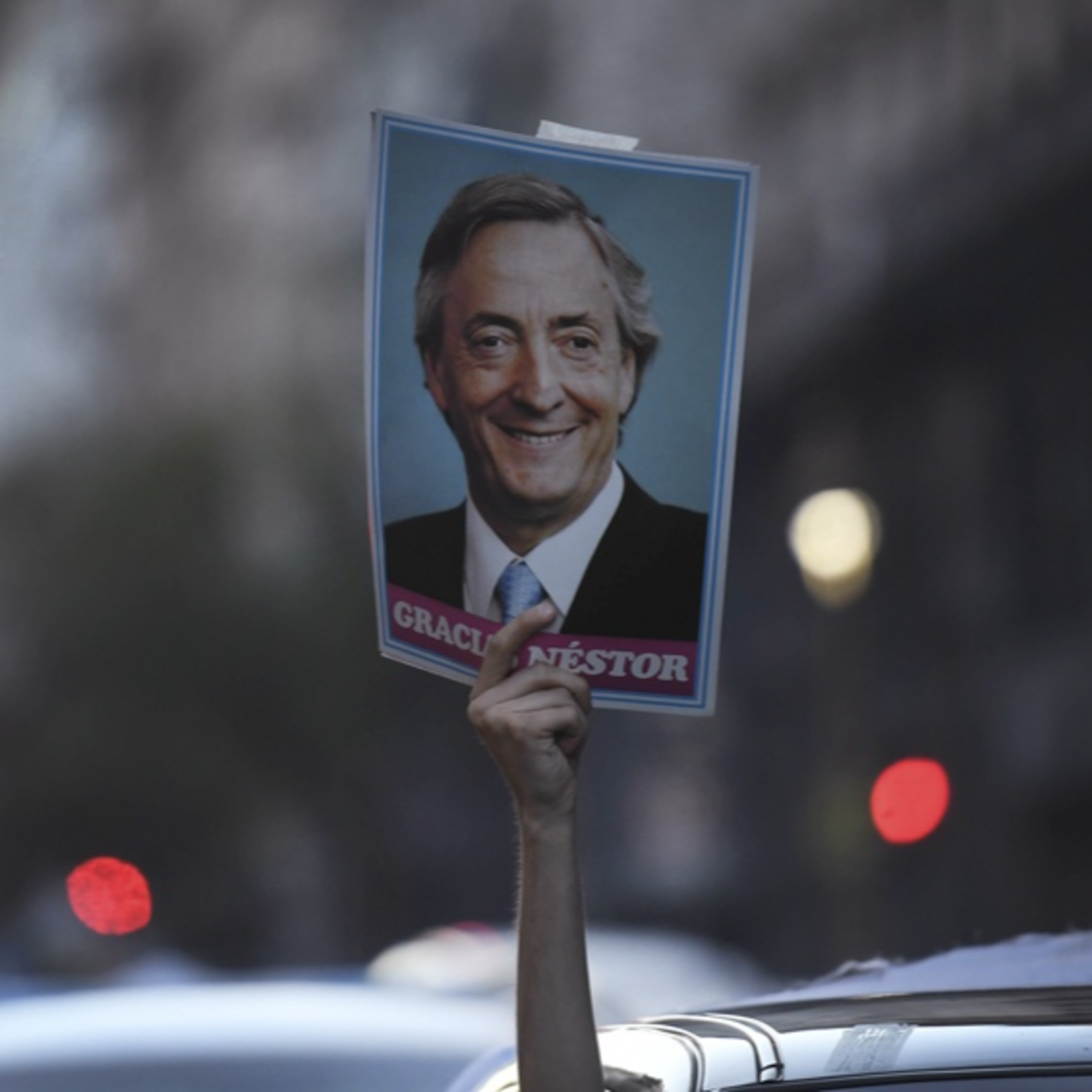 A 12 años de la muerte de Néstor Kirchner y el renacer de la juventud militante por Walter Abarca episode artwork