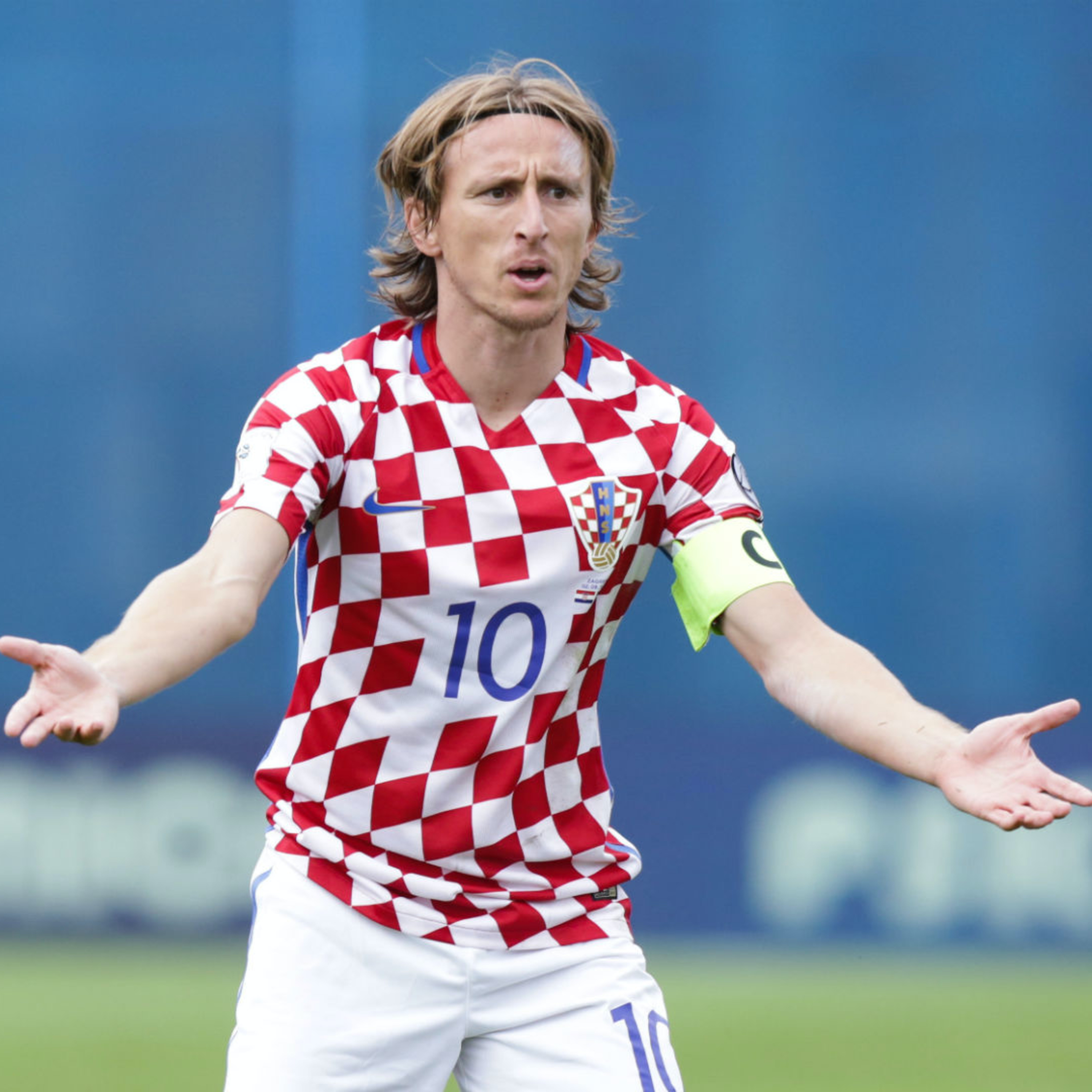 HISTORIAS AUNQUE ES DE NOCHE