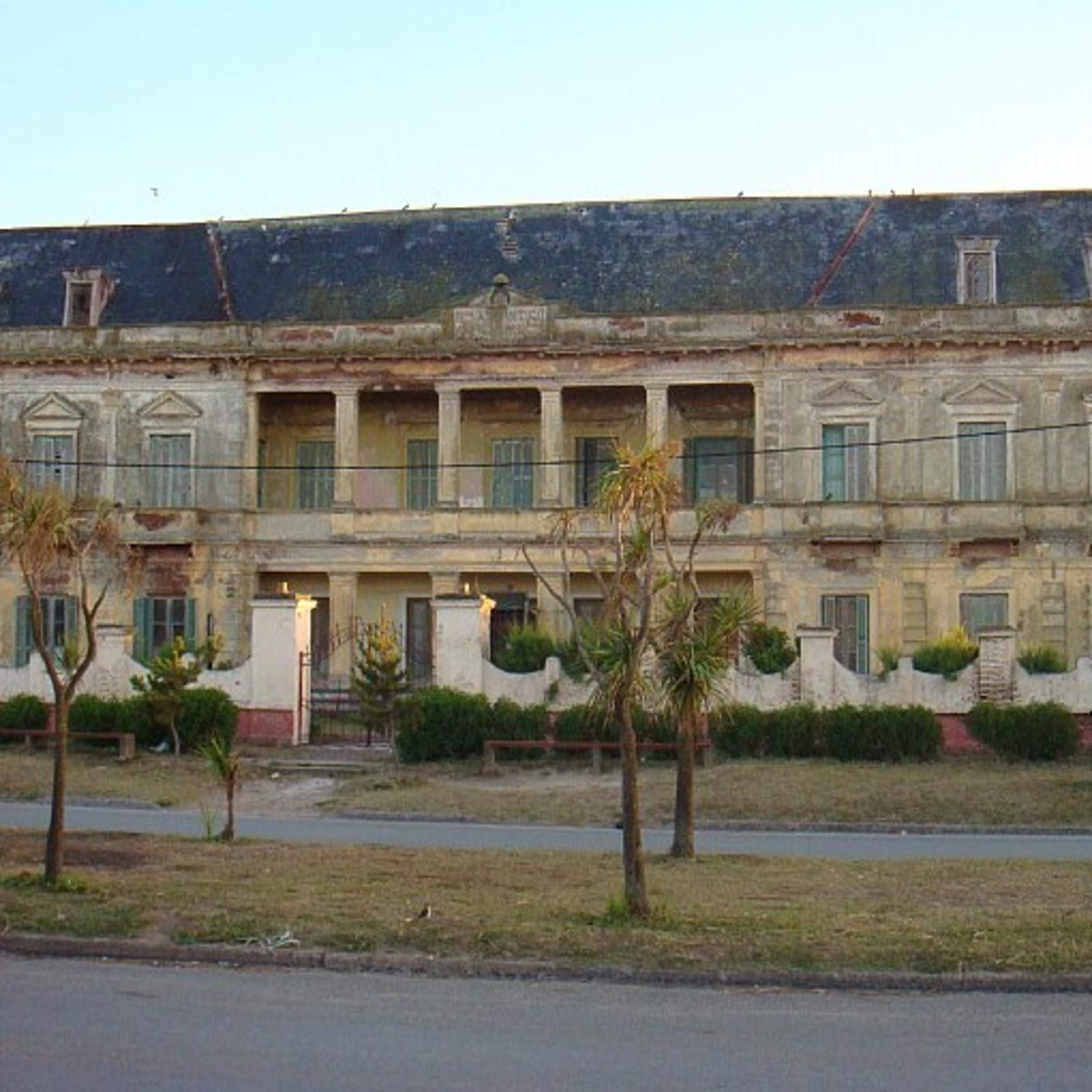 HISTORIAS AUNQUE ES DE NOCHE