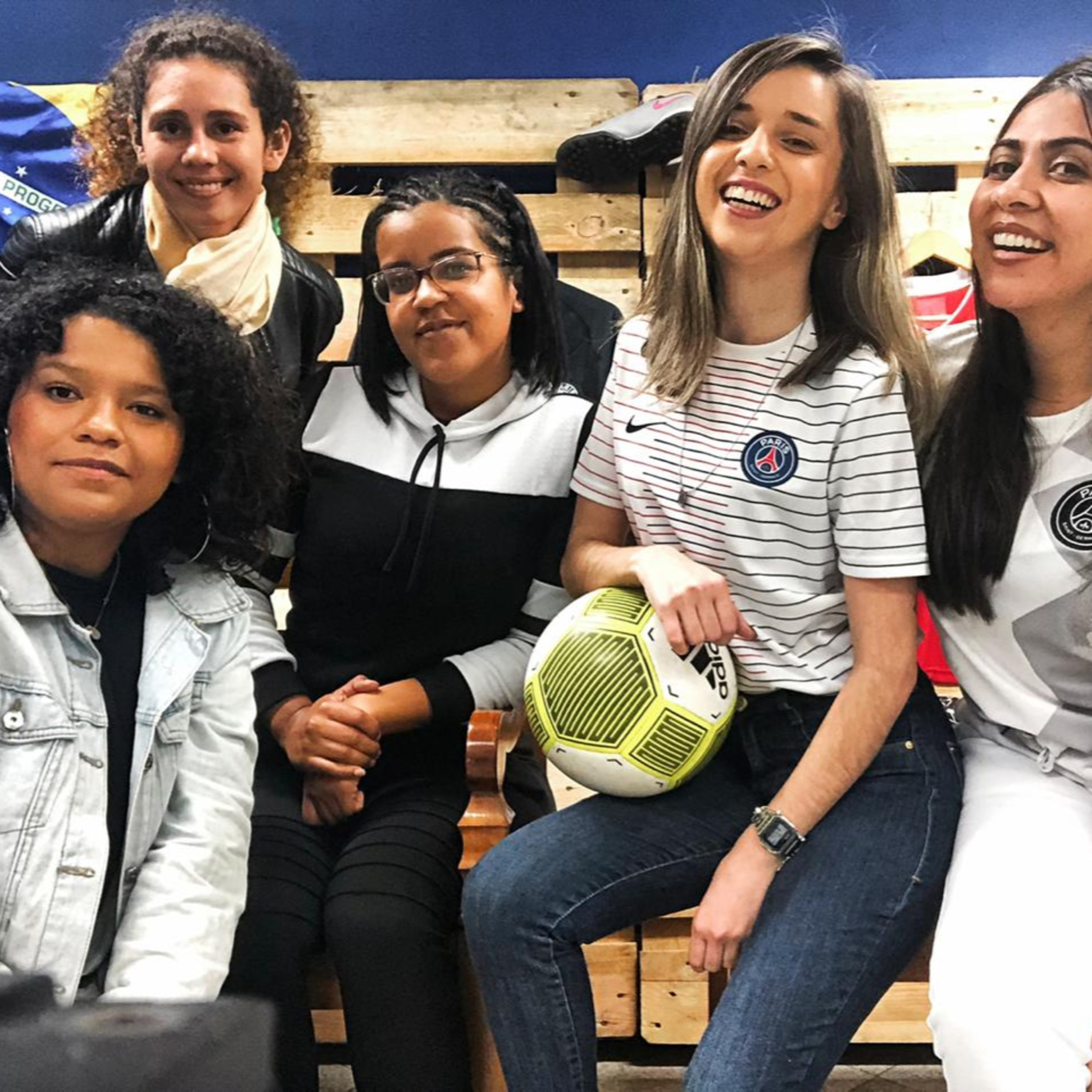 Resenha de Mulheres