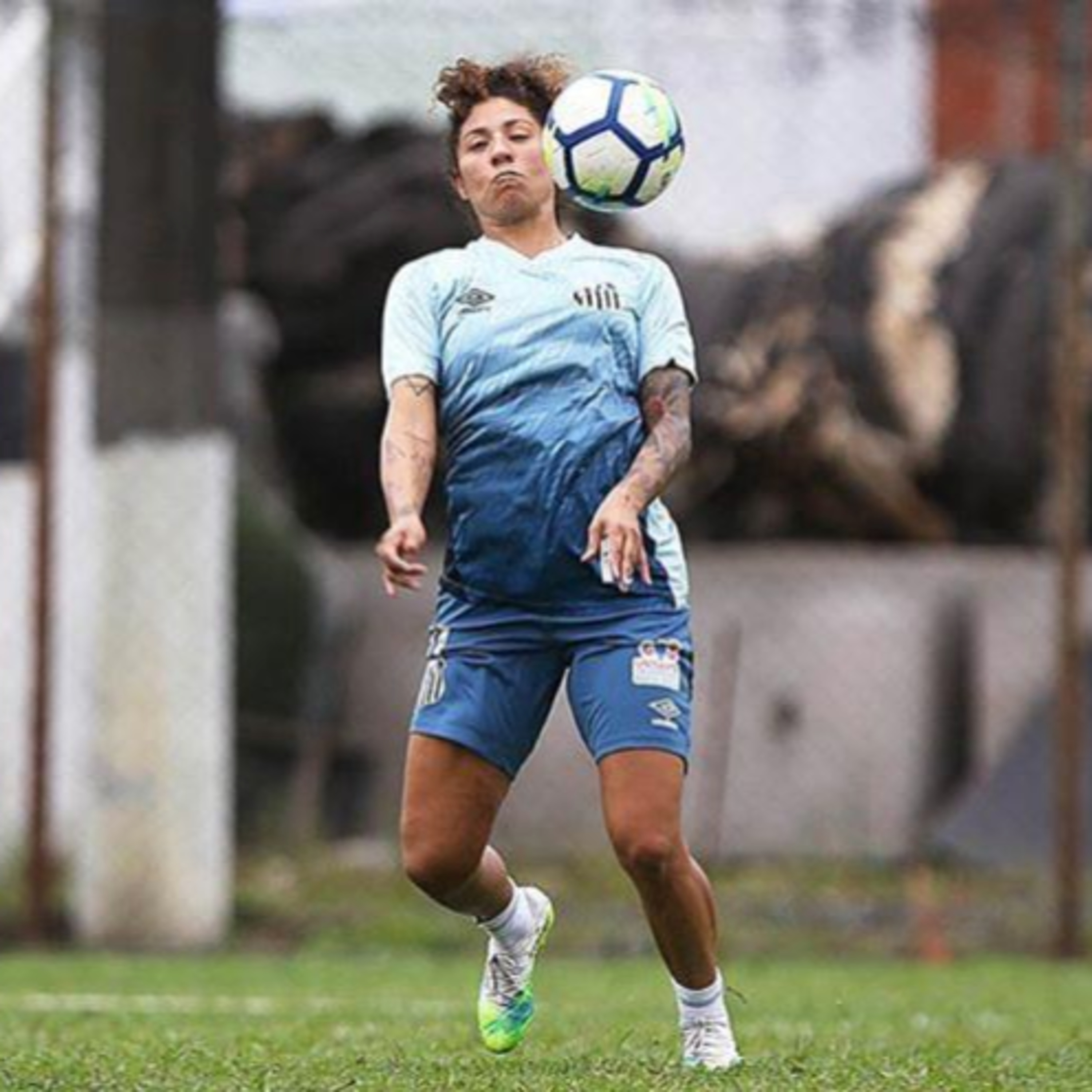 Resenha de Mulheres
